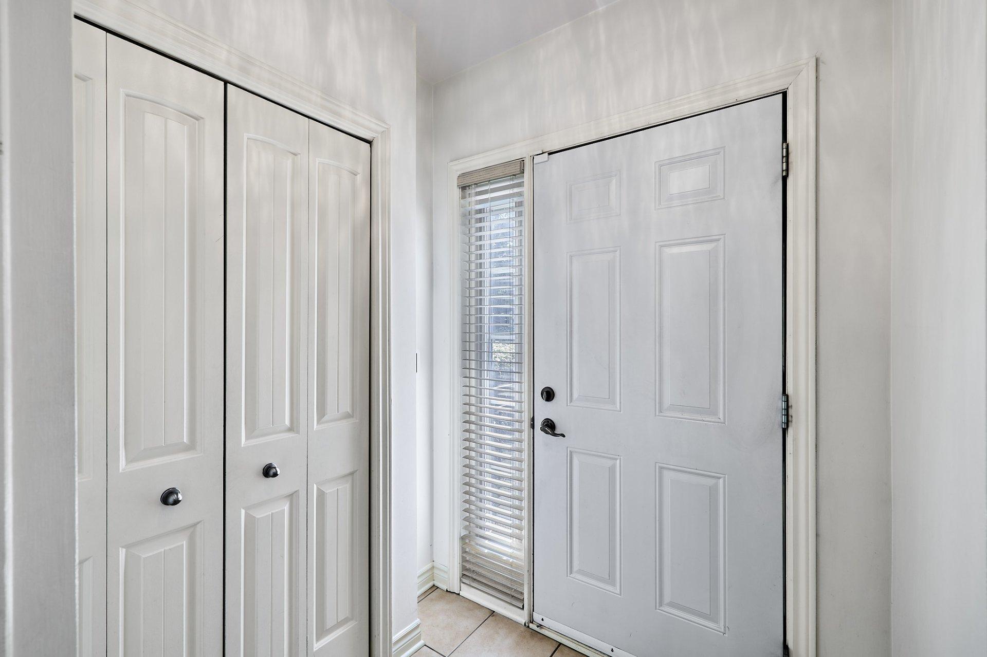









889


Rue Gameroff

,
Montréal (Lachine),




QC
H8T3R4

