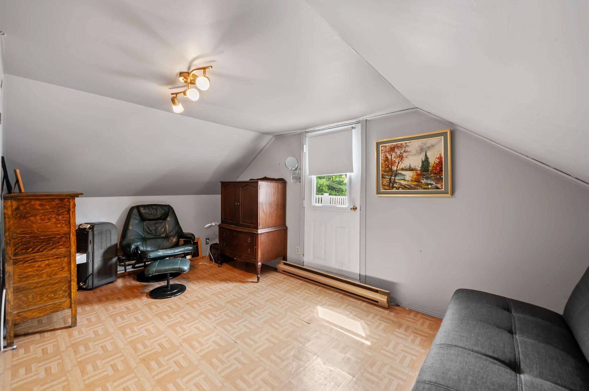 









9065Z

 - 9067Z


Ch. Ladouceur

,
Sainte-Agathe-des-Monts,




QC
J8C3R8

