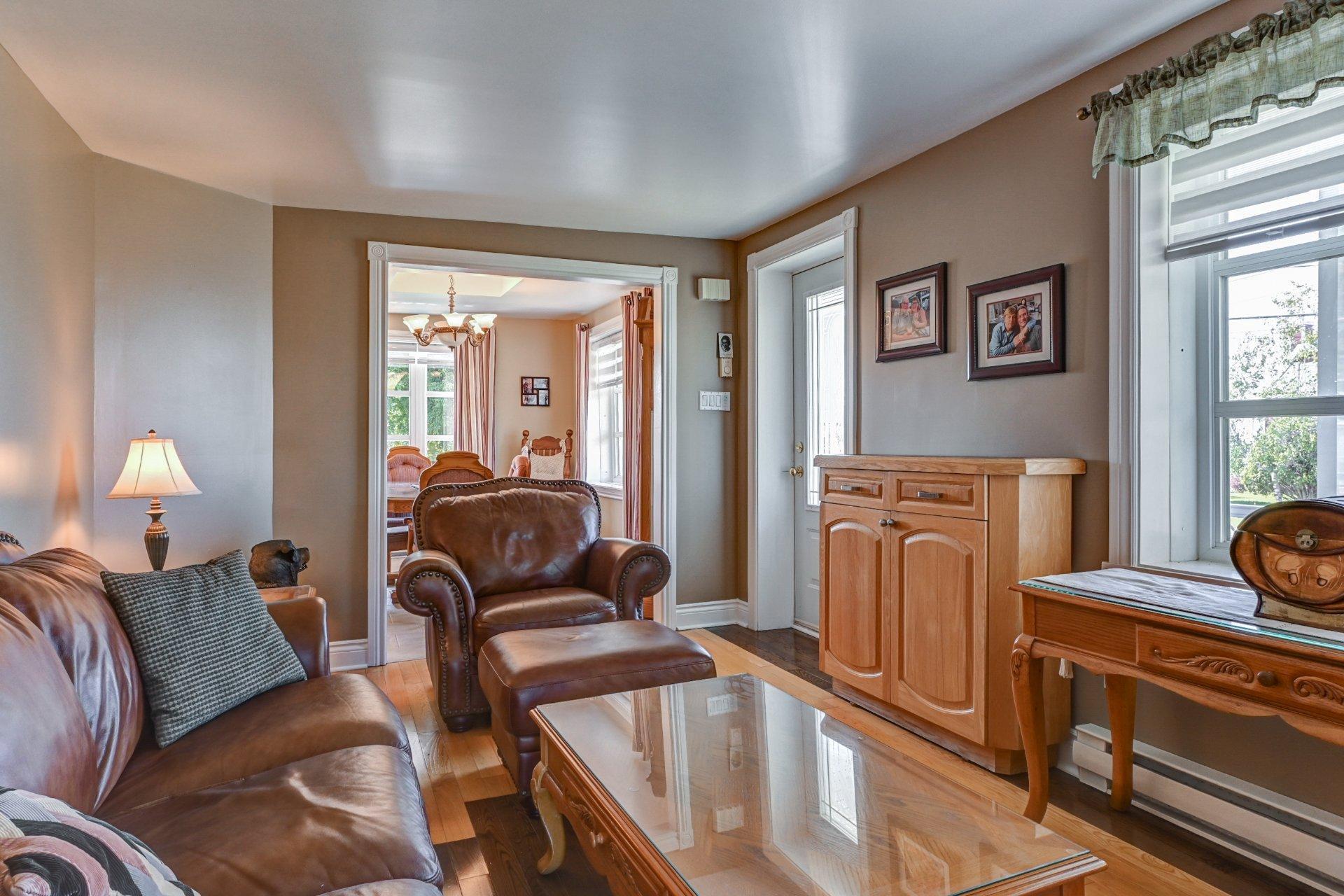 









1660

 - 1662


Rue Principale

,
Saint-Cuthbert,




QC
J0K2C0

