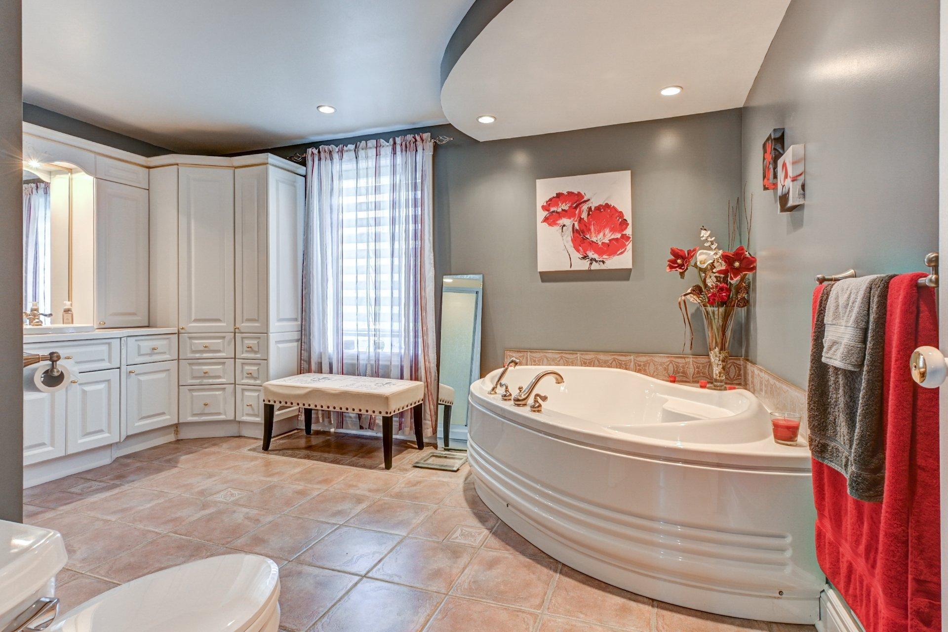 









1660

 - 1662


Rue Principale

,
Saint-Cuthbert,




QC
J0K2C0

