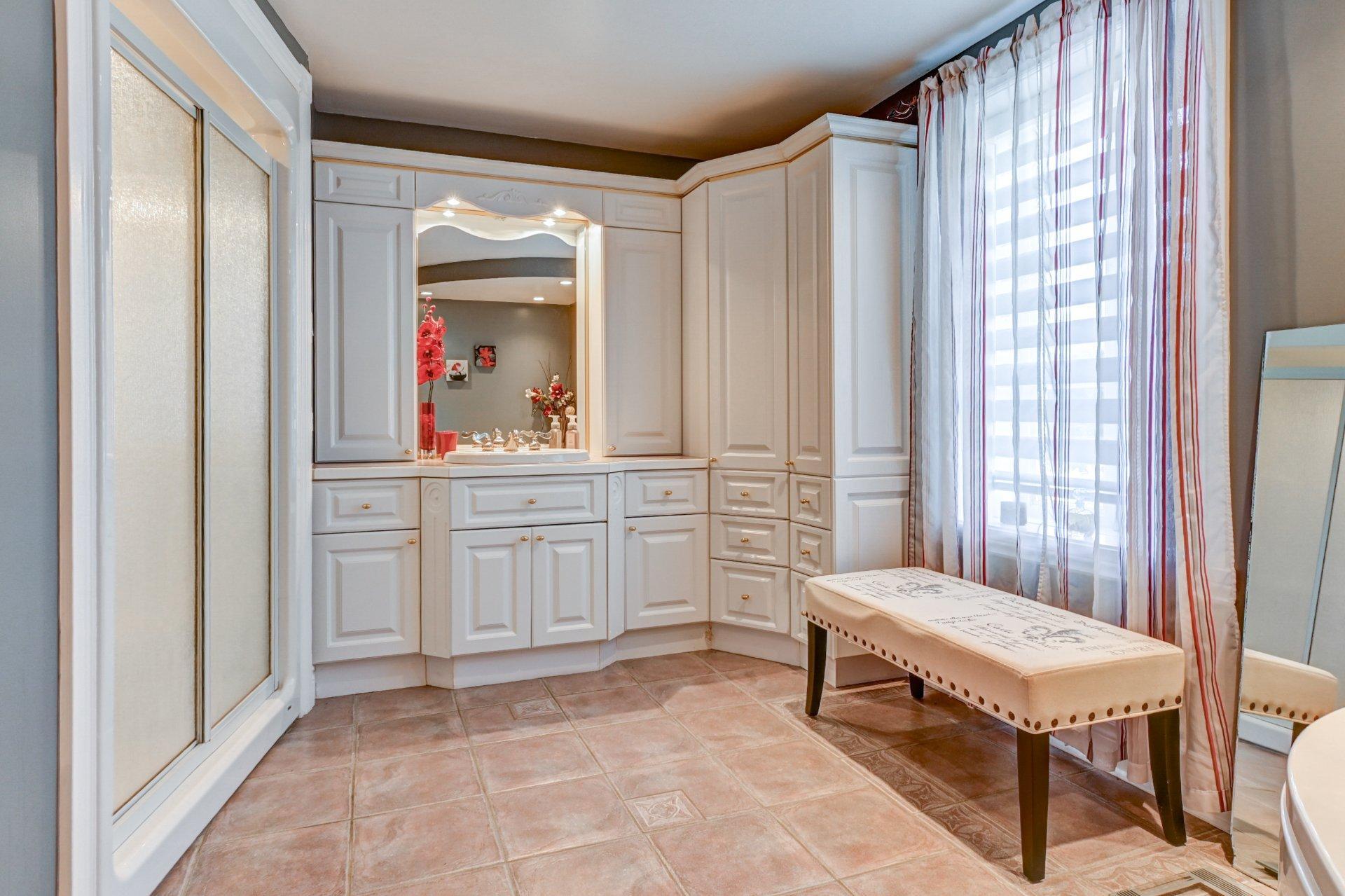 









1660

 - 1662


Rue Principale

,
Saint-Cuthbert,




QC
J0K2C0


