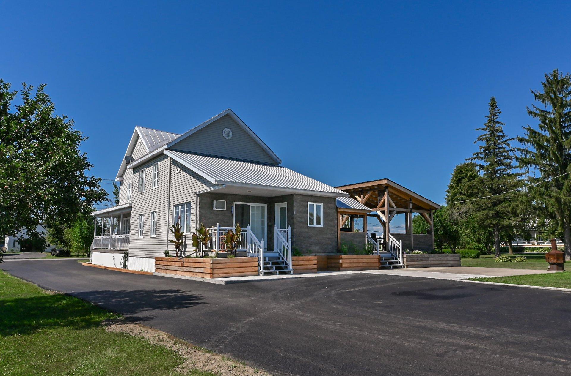 









1660

 - 1662


Rue Principale

,
Saint-Cuthbert,




QC
J0K2C0

