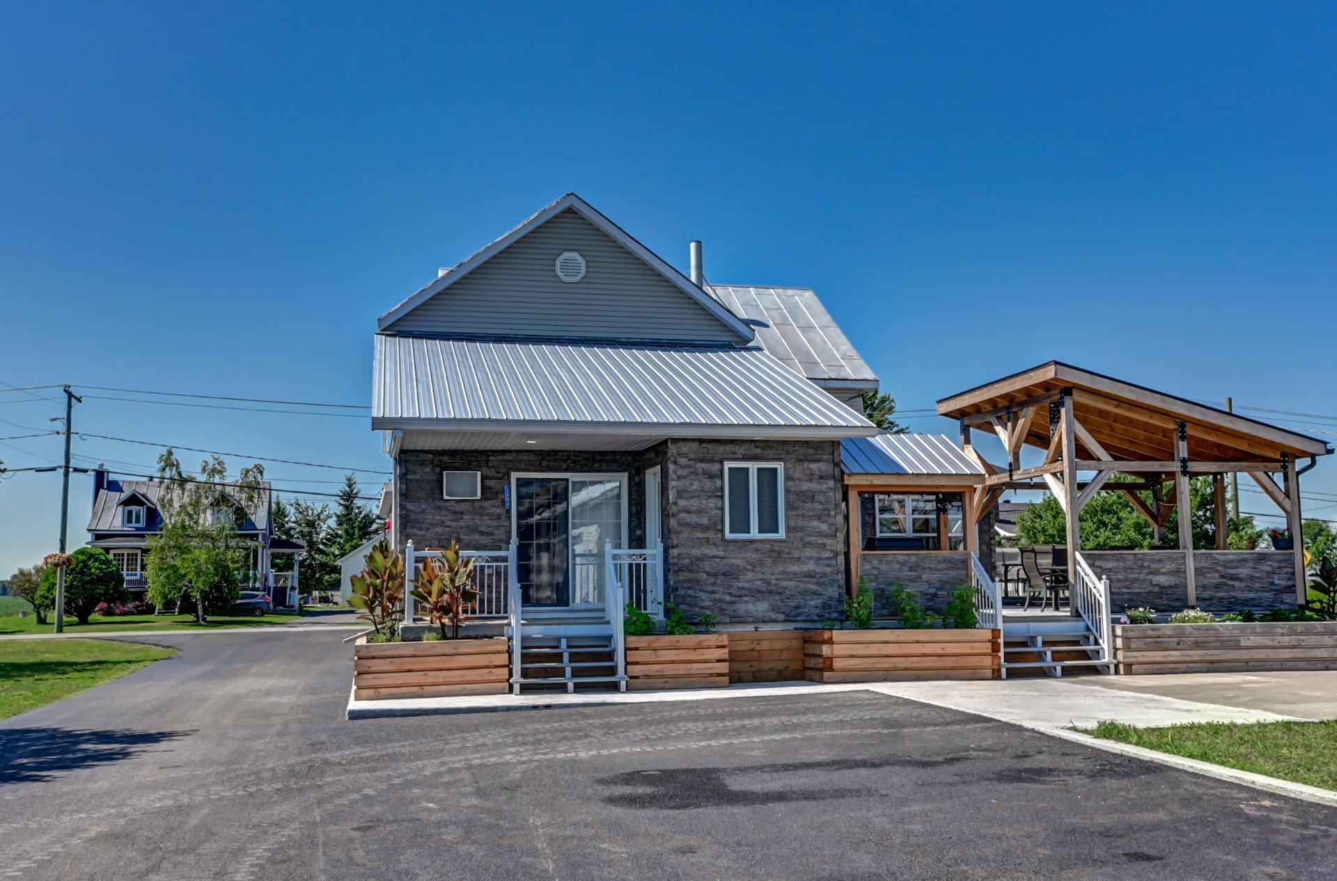 









1660

 - 1662


Rue Principale

,
Saint-Cuthbert,




QC
J0K2C0

