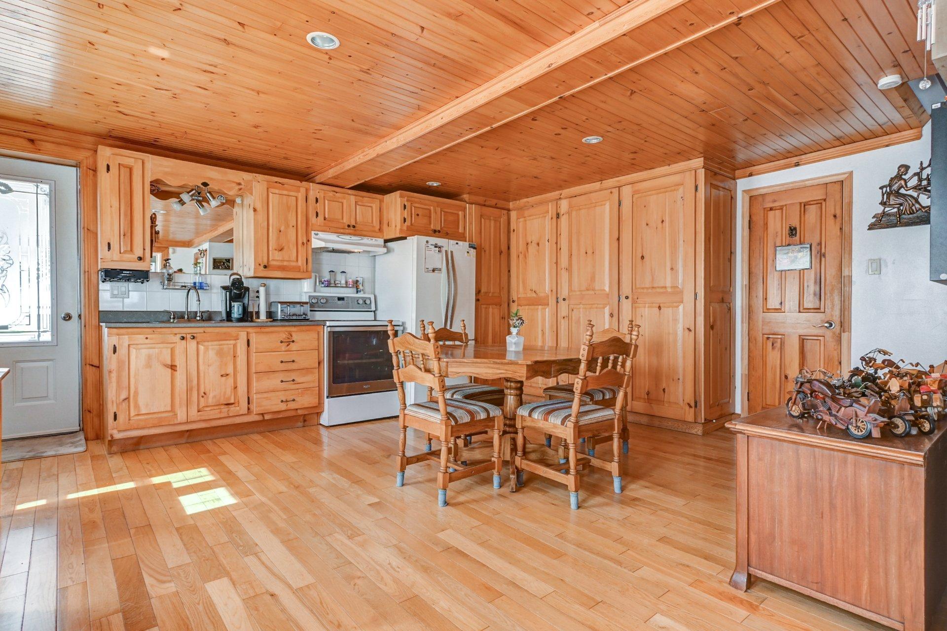 









1660

 - 1662


Rue Principale

,
Saint-Cuthbert,




QC
J0K2C0

