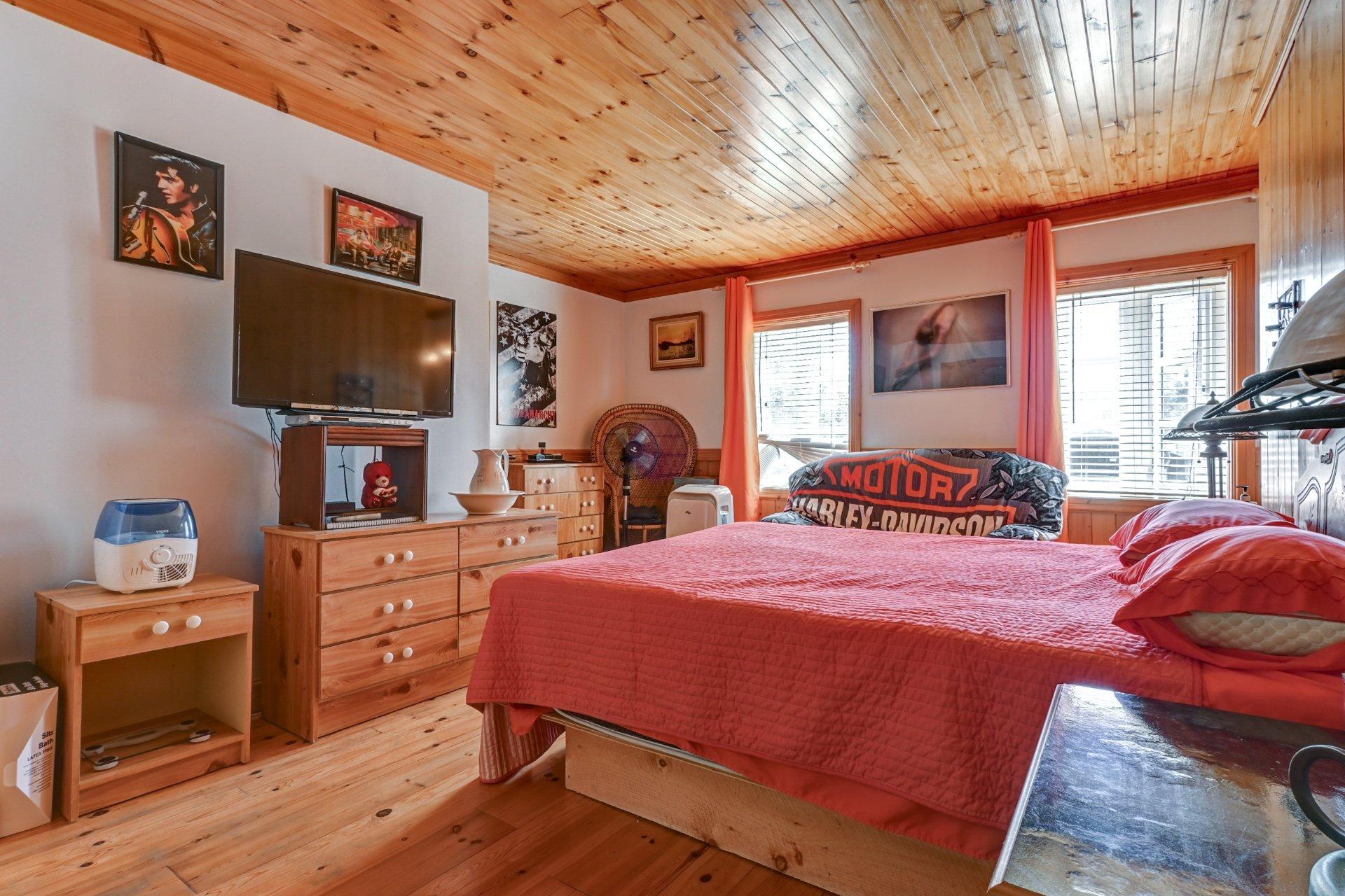 









1660

 - 1662


Rue Principale

,
Saint-Cuthbert,




QC
J0K2C0

