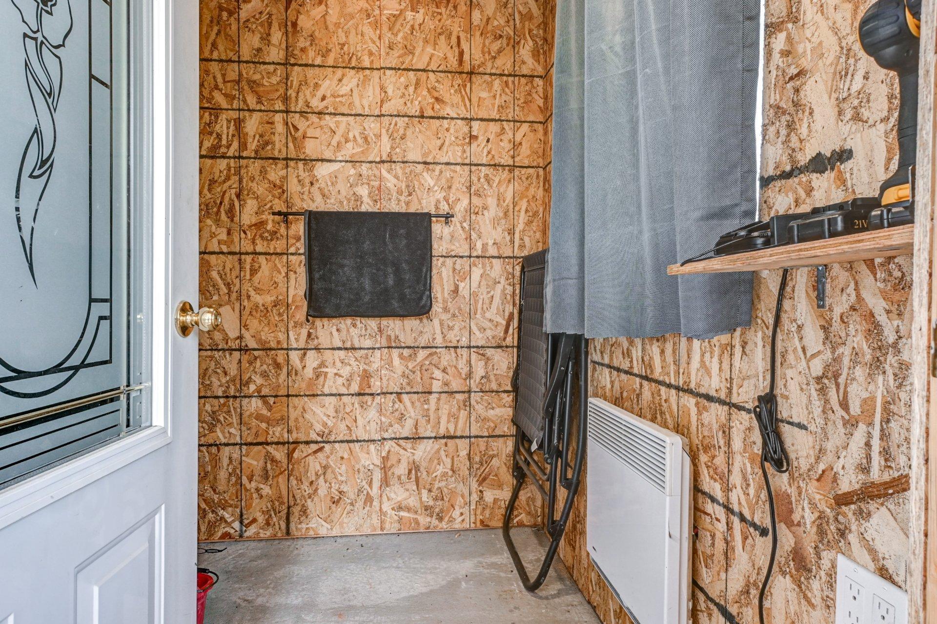 









1660

 - 1662


Rue Principale

,
Saint-Cuthbert,




QC
J0K2C0

