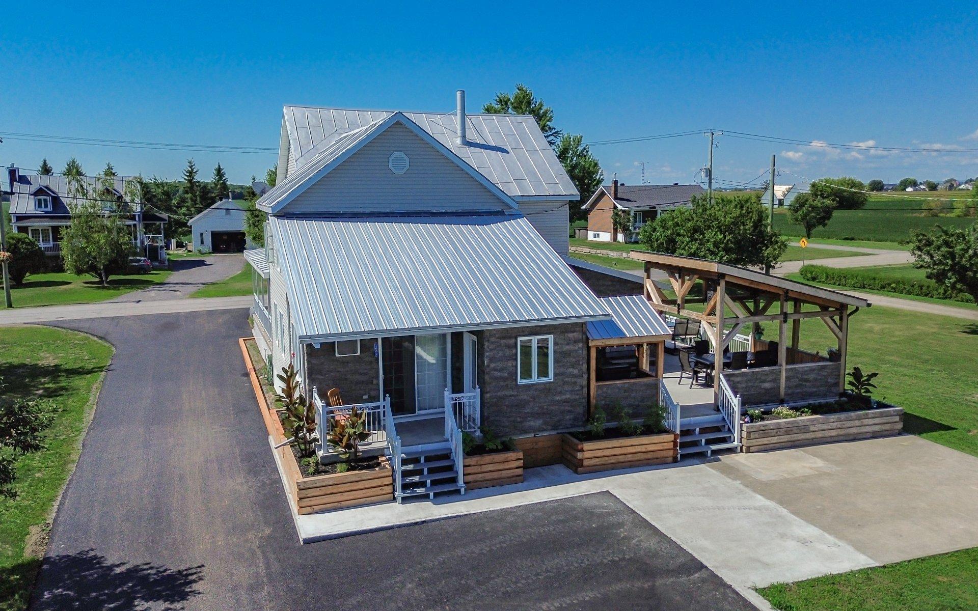 









1660

 - 1662


Rue Principale

,
Saint-Cuthbert,




QC
J0K2C0

