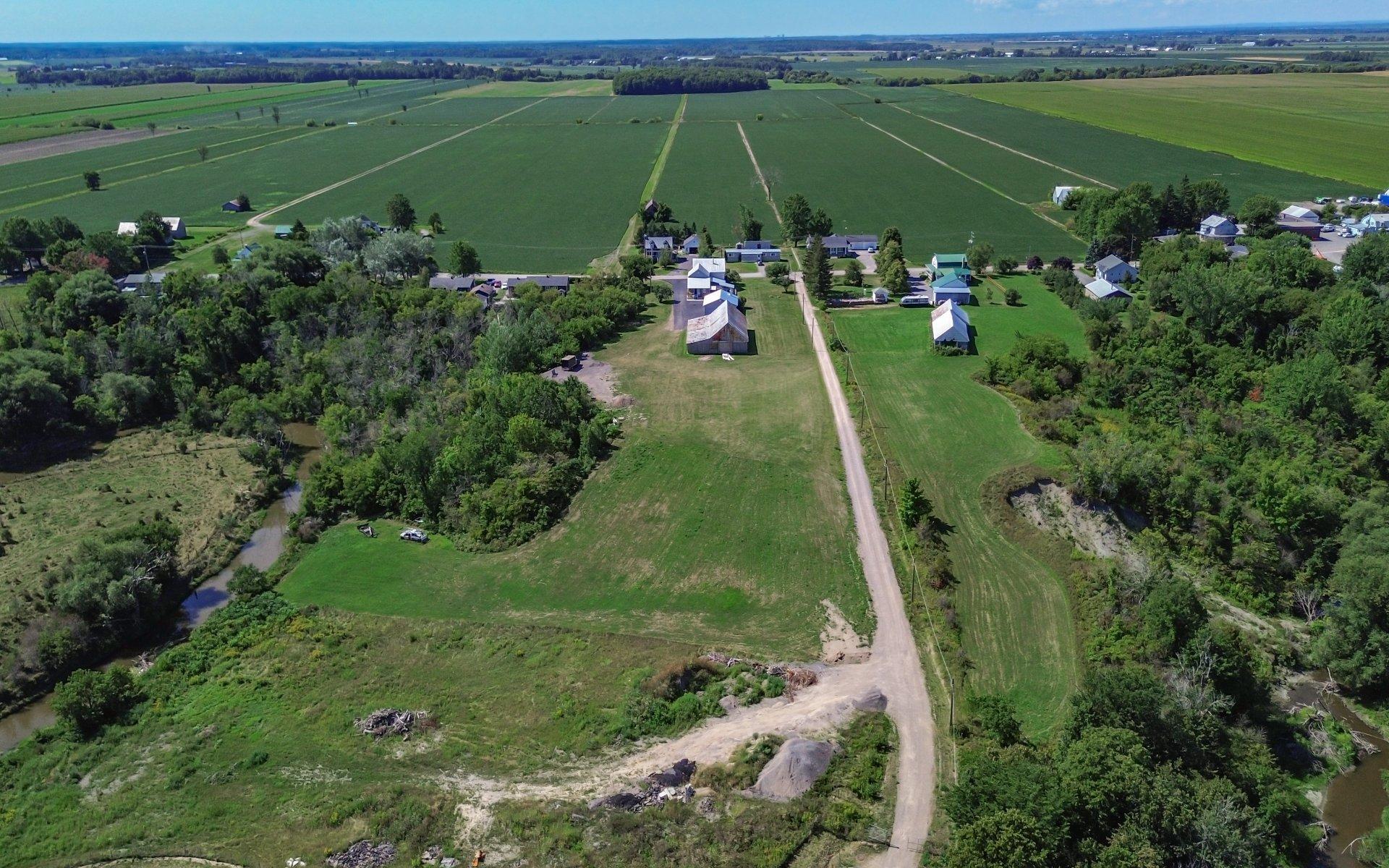 









1660

 - 1662


Rue Principale

,
Saint-Cuthbert,




QC
J0K2C0

