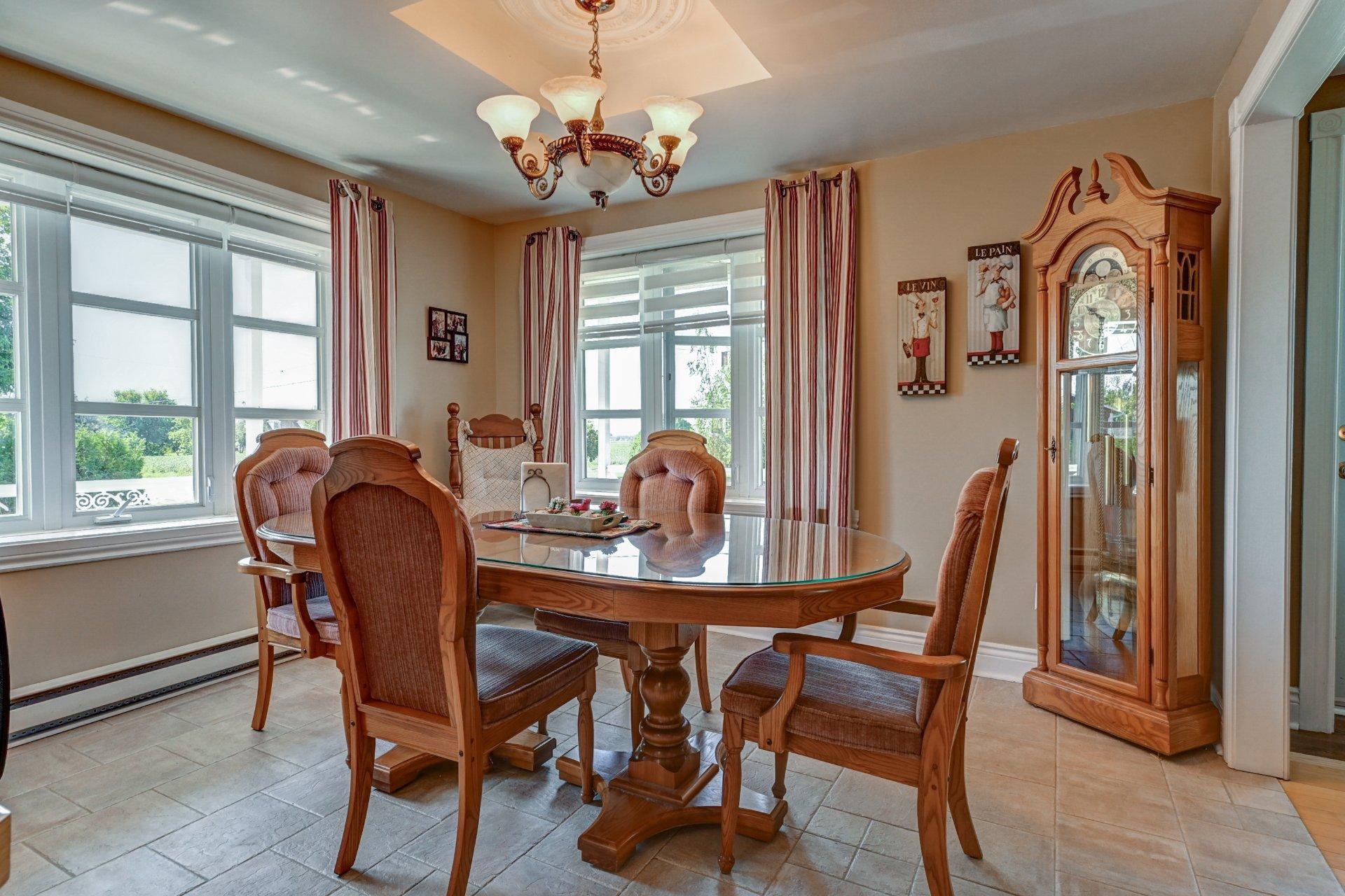 









1660

 - 1662


Rue Principale

,
Saint-Cuthbert,




QC
J0K2C0

