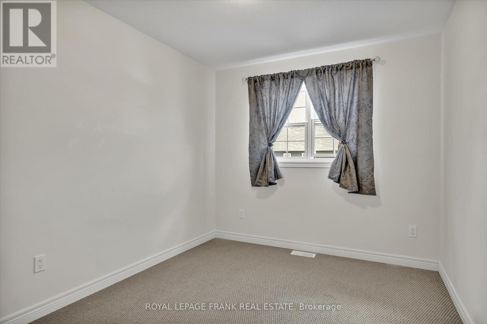 












562 GRANGE WAY

,
Peterborough North (North),




Ontario
K9H0G5

