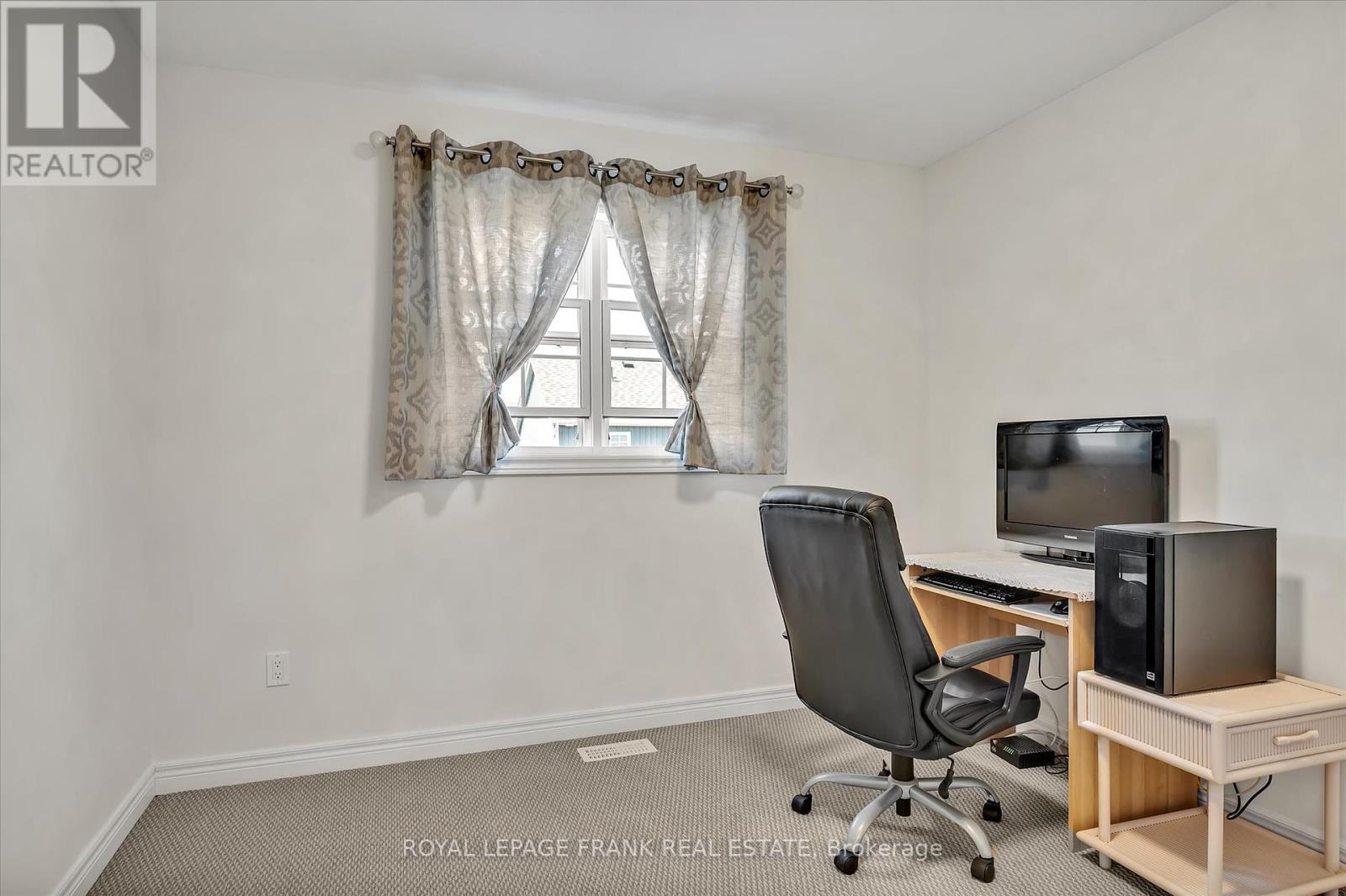 












562 GRANGE WAY

,
Peterborough North (North),




Ontario
K9H0G5

