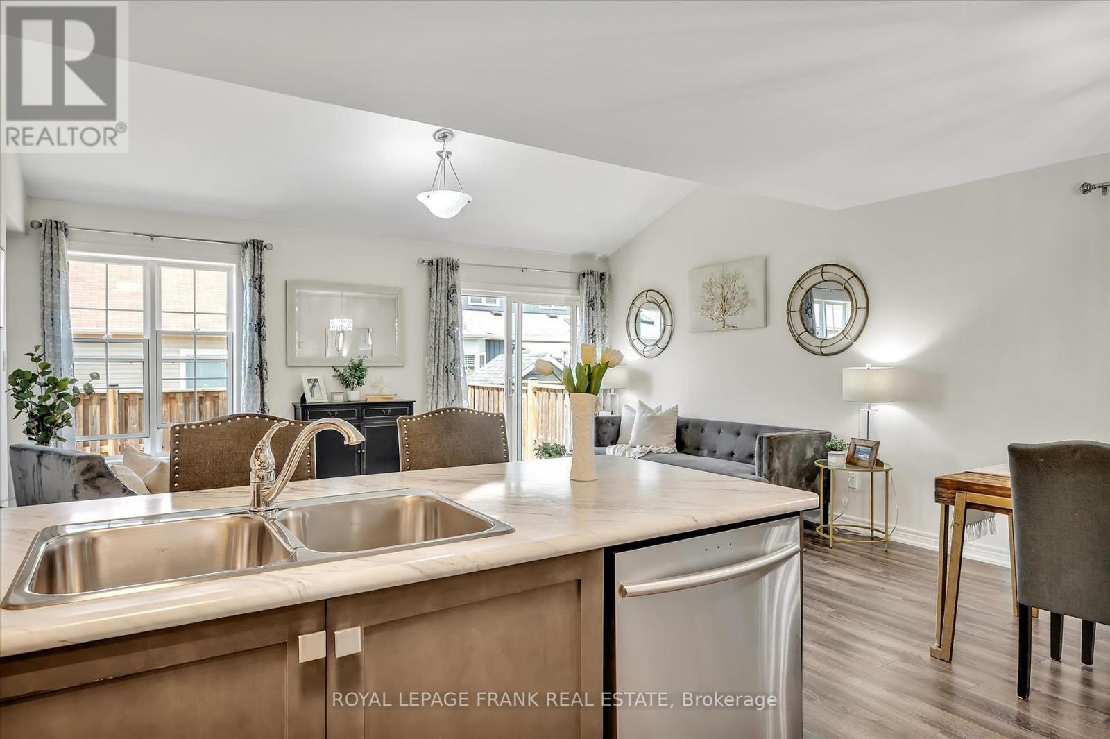 












562 GRANGE WAY

,
Peterborough North (North),




Ontario
K9H0G5

