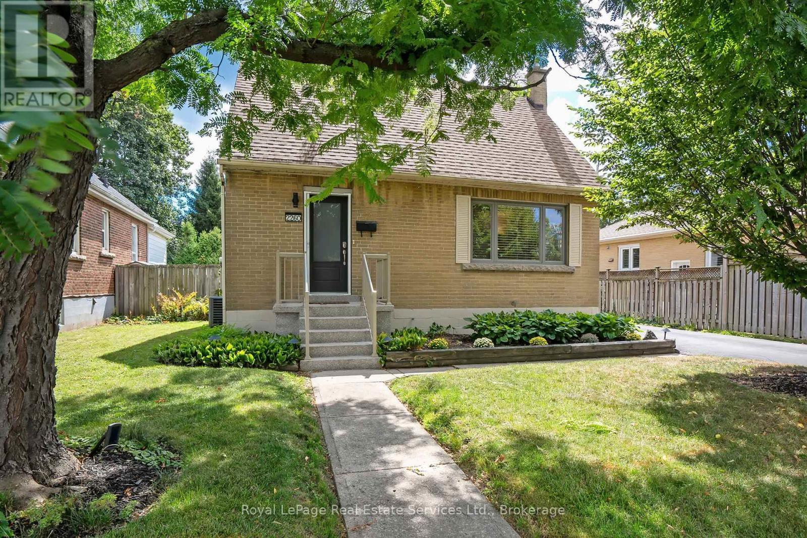 












2260 NEW STREET

,
Burlington (Brant),




Ontario
L7R1J3

