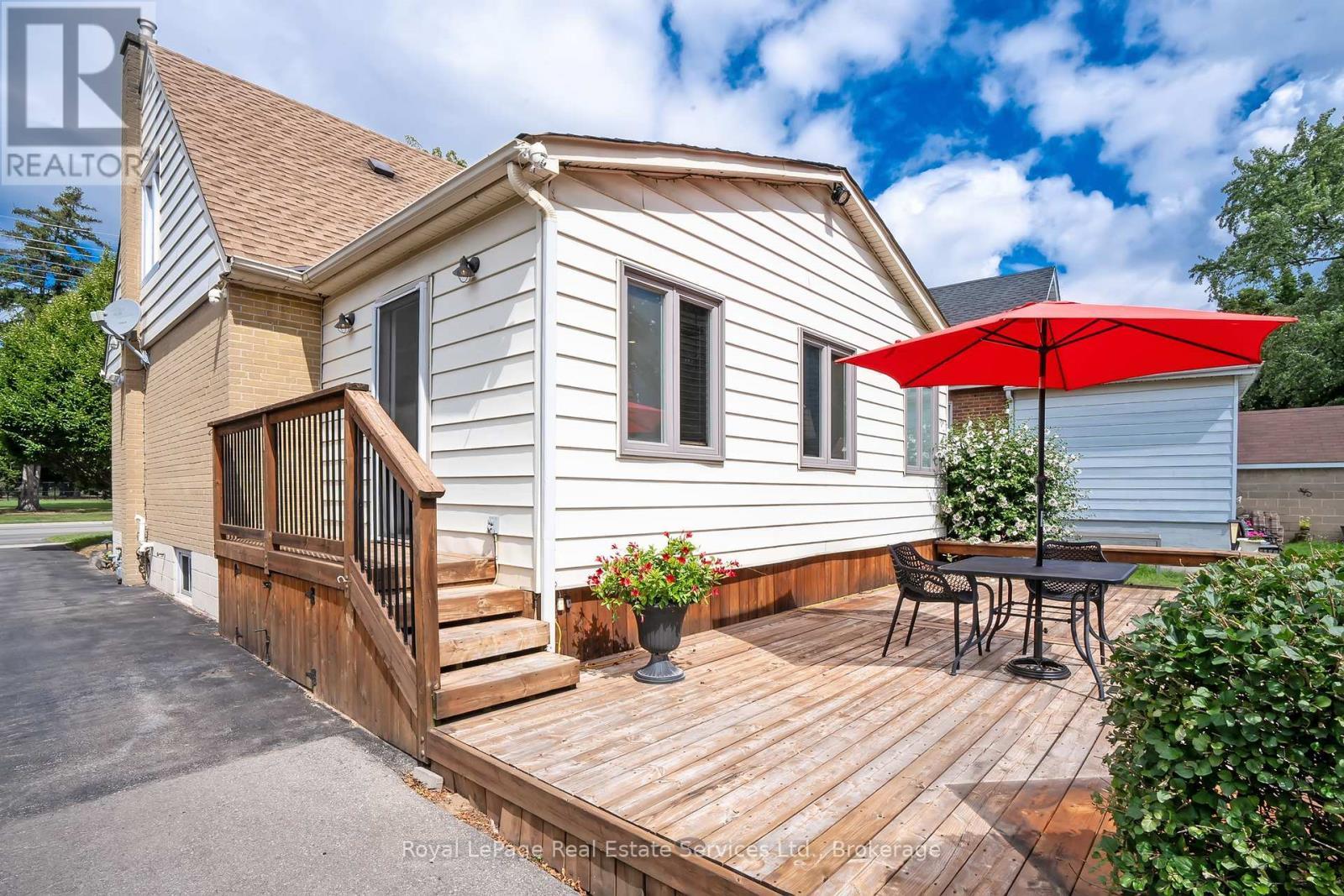












2260 NEW STREET

,
Burlington (Brant),




Ontario
L7R1J3

