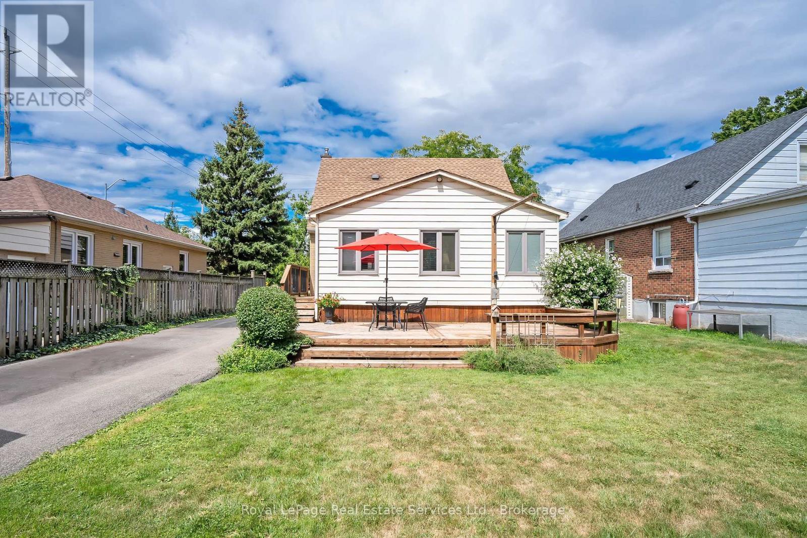 












2260 NEW STREET

,
Burlington (Brant),




Ontario
L7R1J3

