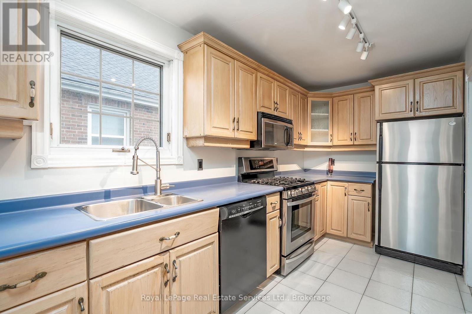 












2260 NEW STREET

,
Burlington (Brant),




Ontario
L7R1J3

