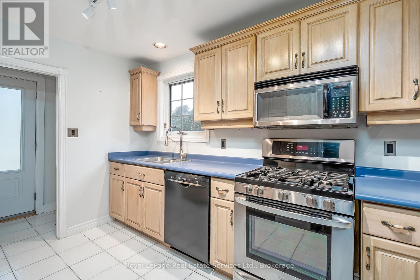 












2260 NEW STREET

,
Burlington (Brant),




Ontario
L7R1J3


