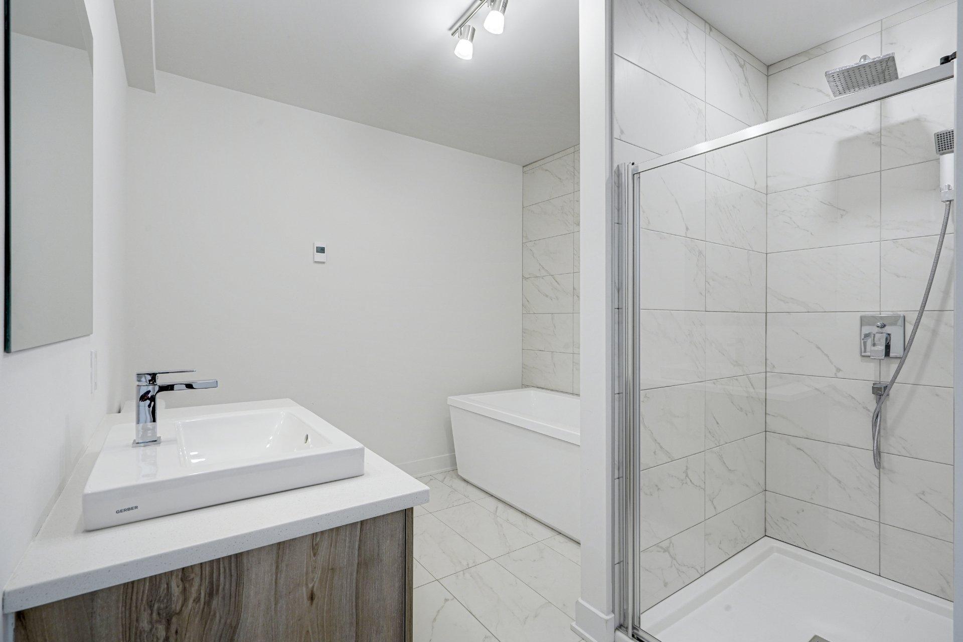 









226


Rue d'Émeraude

,
Candiac,




QC
J5R0S1

