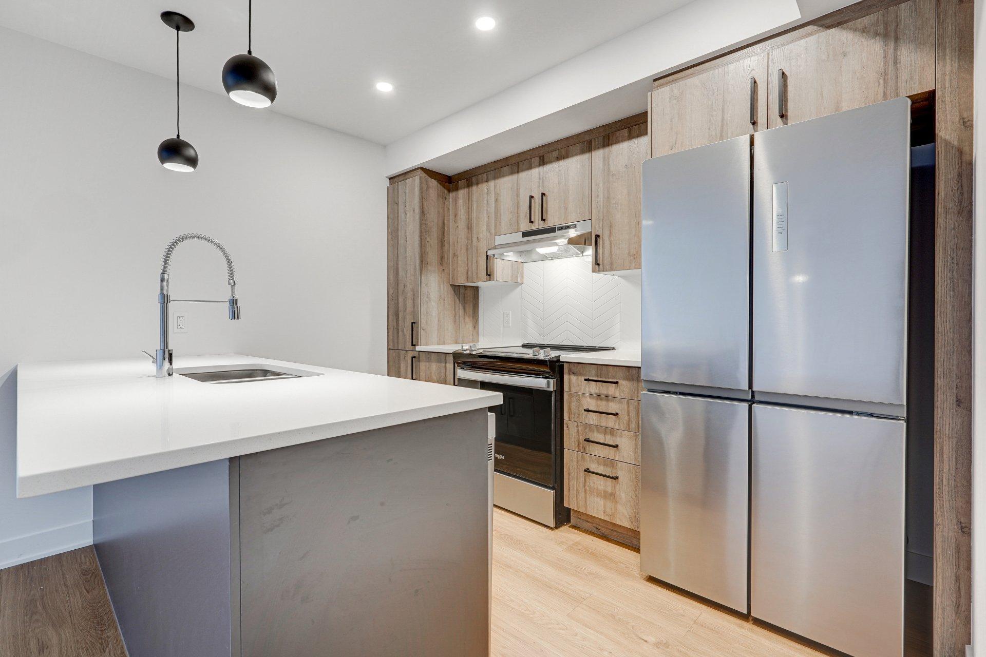 









226


Rue d'Émeraude

,
Candiac,




QC
J5R0S1

