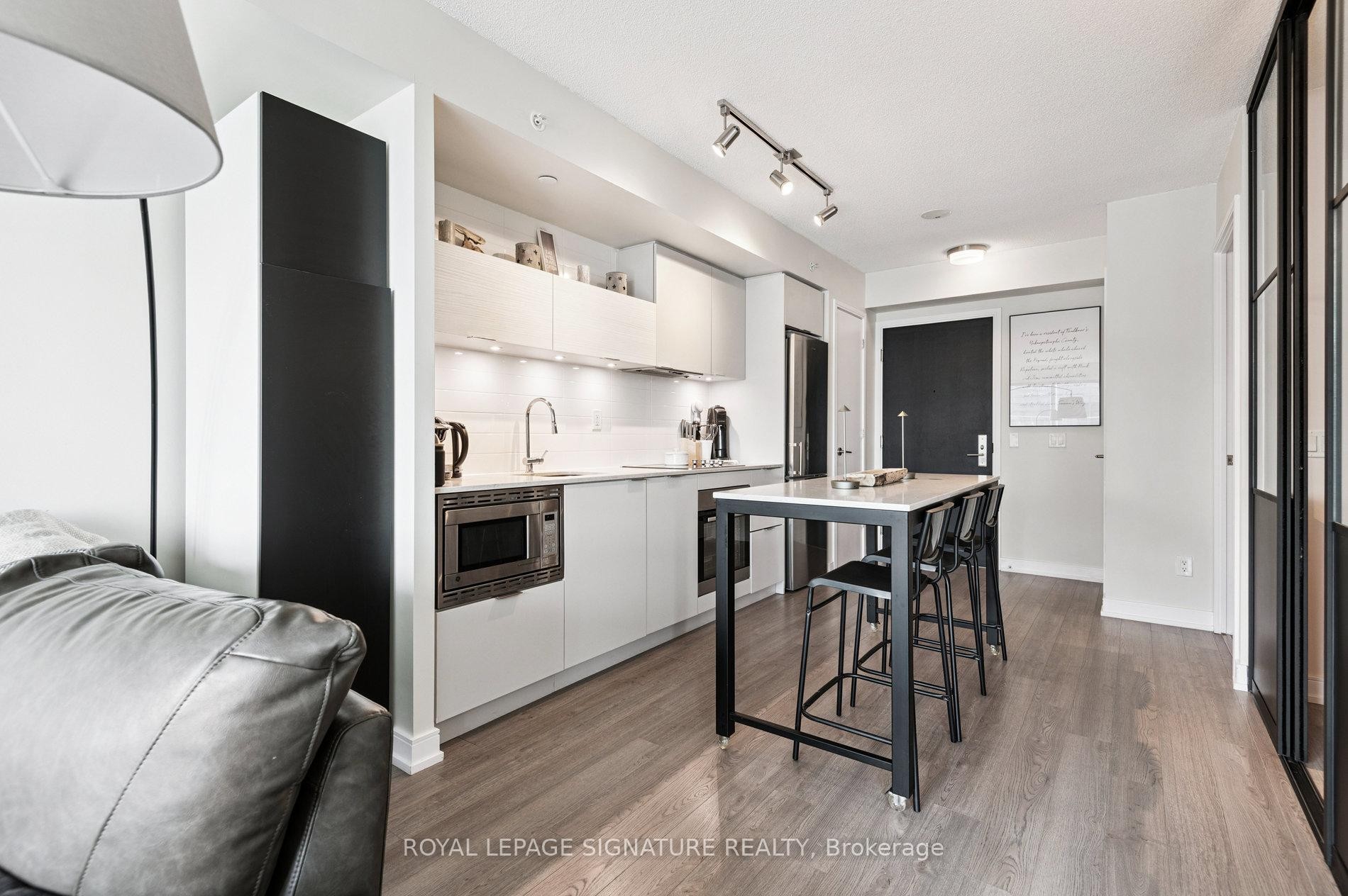 









20


Thomas Riley

Road, 2601,
Toronto,




ON
M9B 0C3

