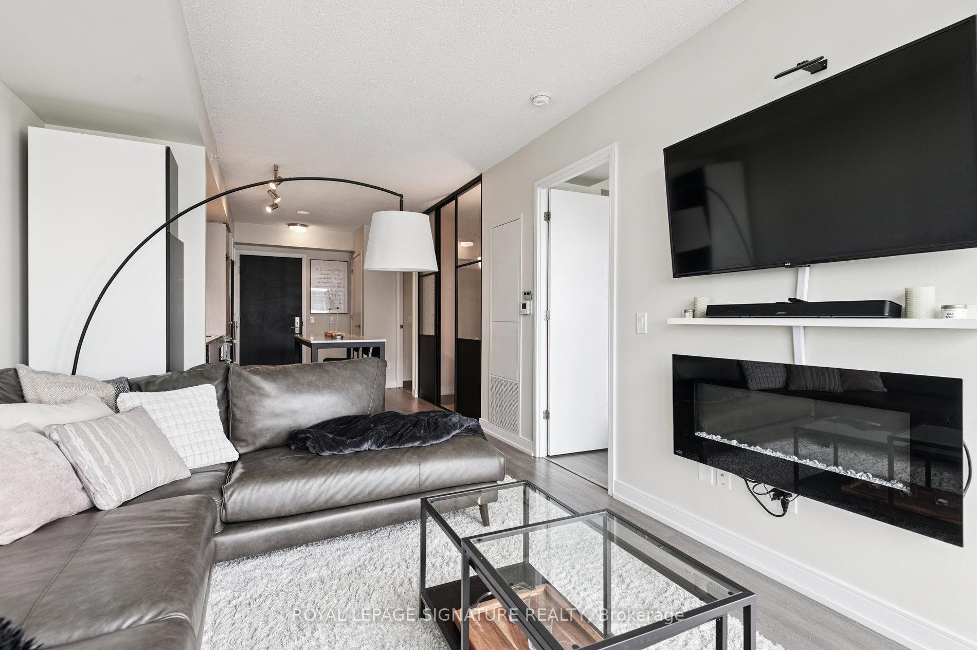 









20


Thomas Riley

Road, 2601,
Toronto,




ON
M9B 0C3

