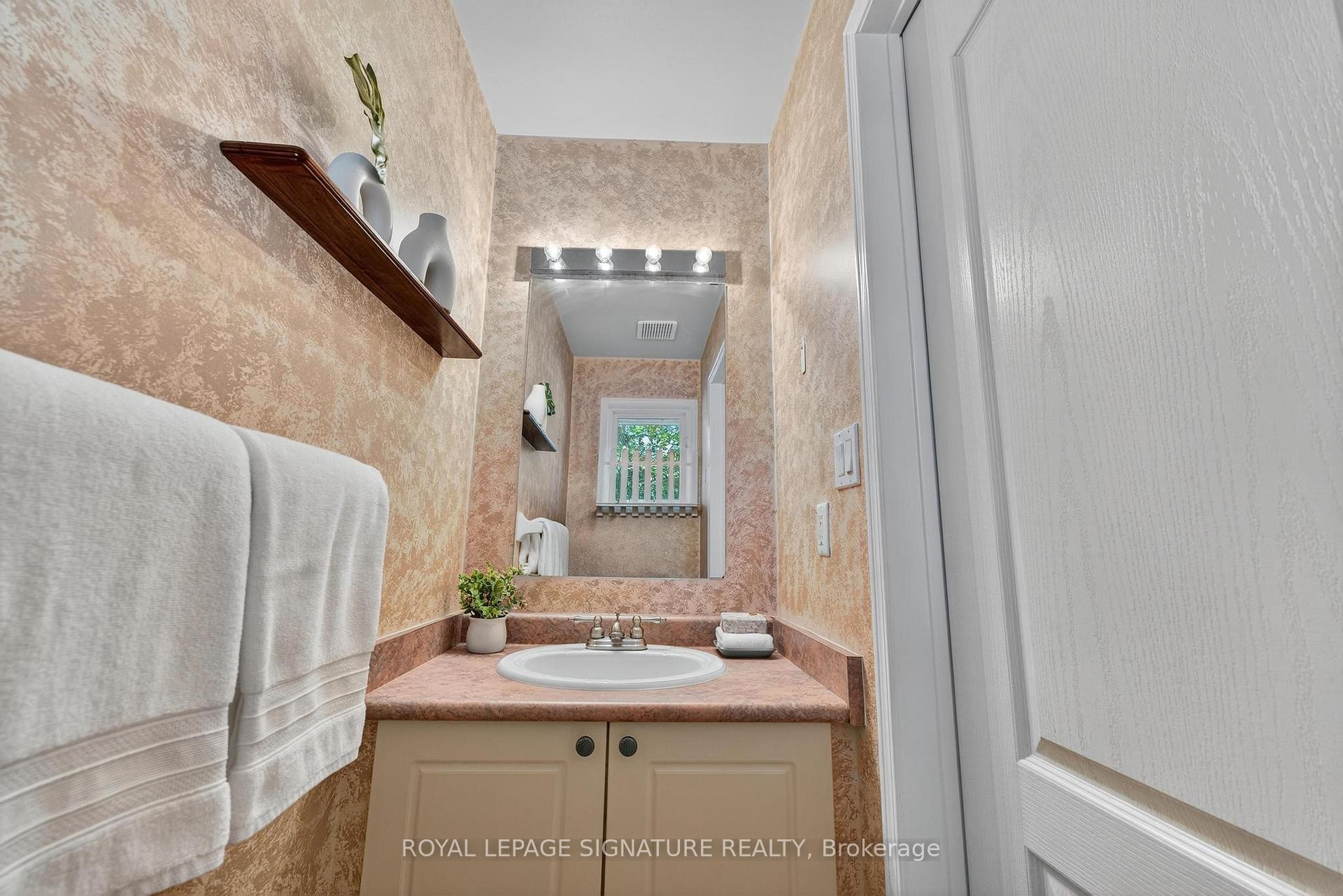 









1867


Kingston

Road, 36,
Pickering,




ON
L1V 6Z4

