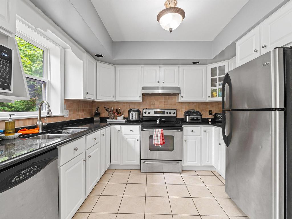 












60 Blue Forest Lane

,
Hammonds Plains,




NS
B4B 1L1


