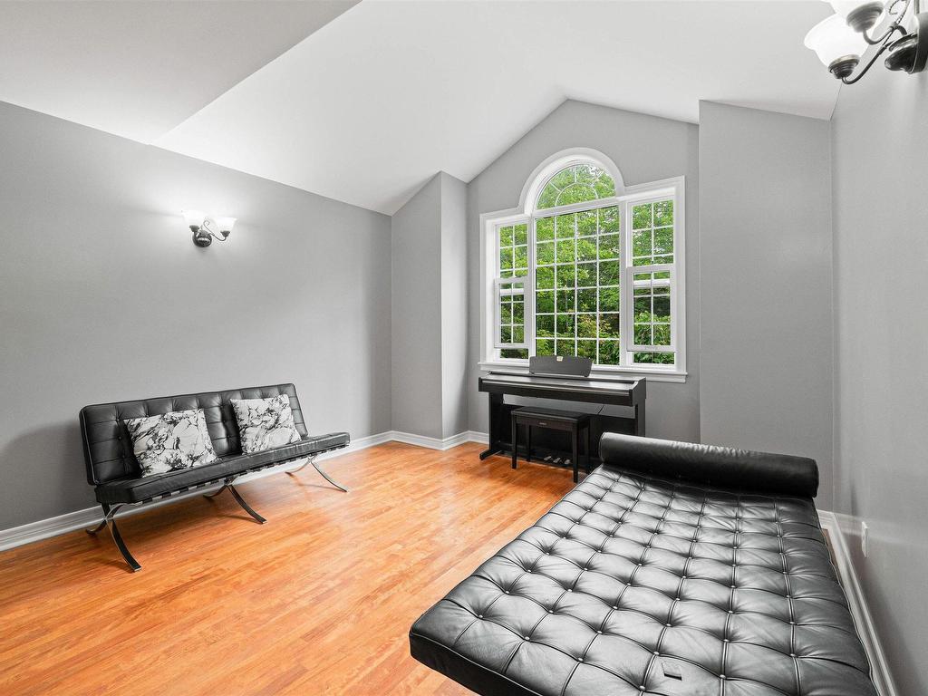 












60 Blue Forest Lane

,
Hammonds Plains,




NS
B4B 1L1

