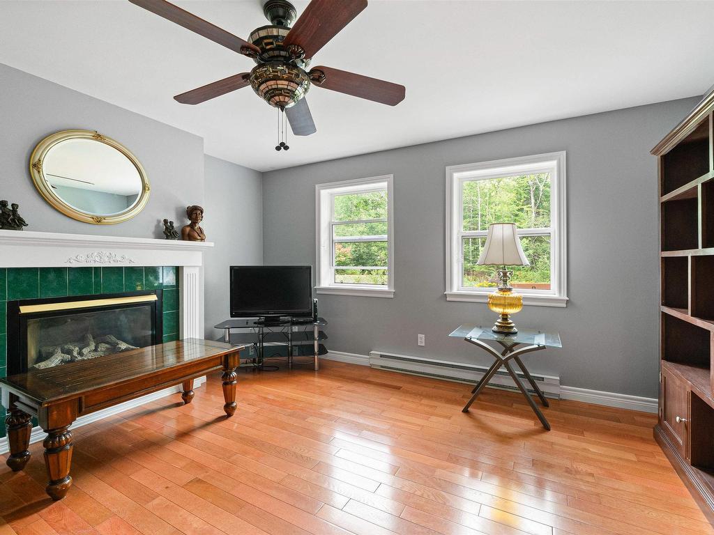 












60 Blue Forest Lane

,
Hammonds Plains,




NS
B4B 1L1

