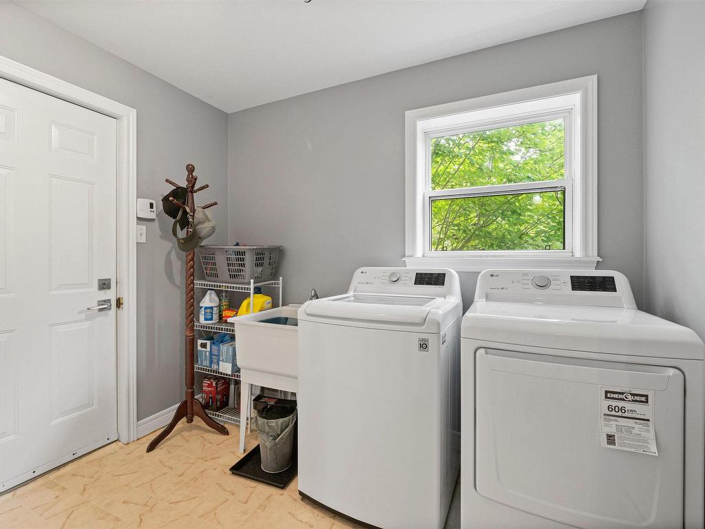 












60 Blue Forest Lane

,
Hammonds Plains,




NS
B4B 1L1

