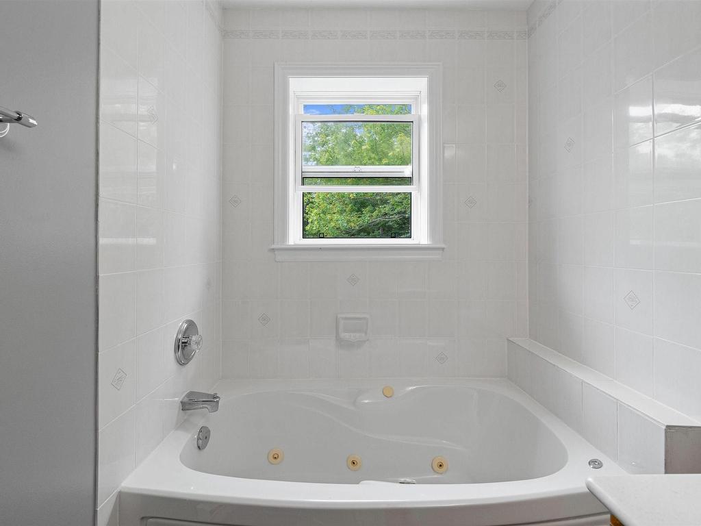 












60 Blue Forest Lane

,
Hammonds Plains,




NS
B4B 1L1


