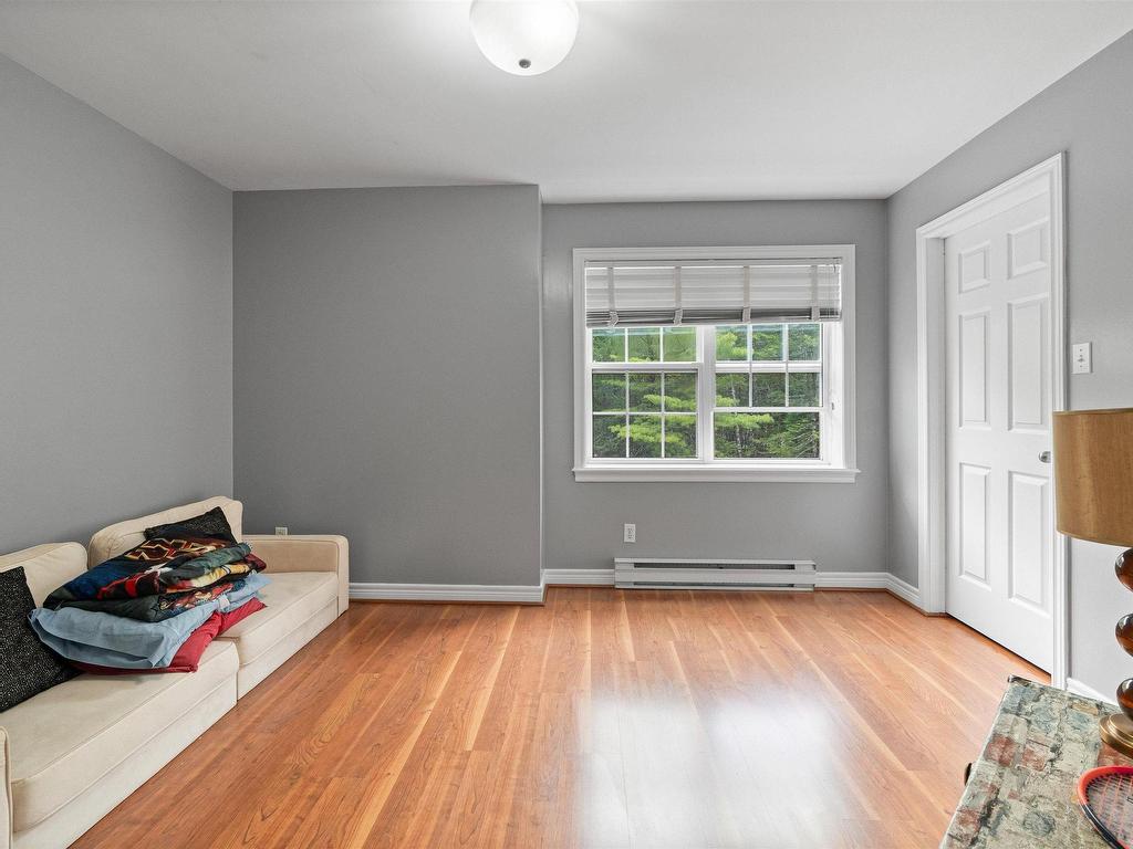 












60 Blue Forest Lane

,
Hammonds Plains,




NS
B4B 1L1

