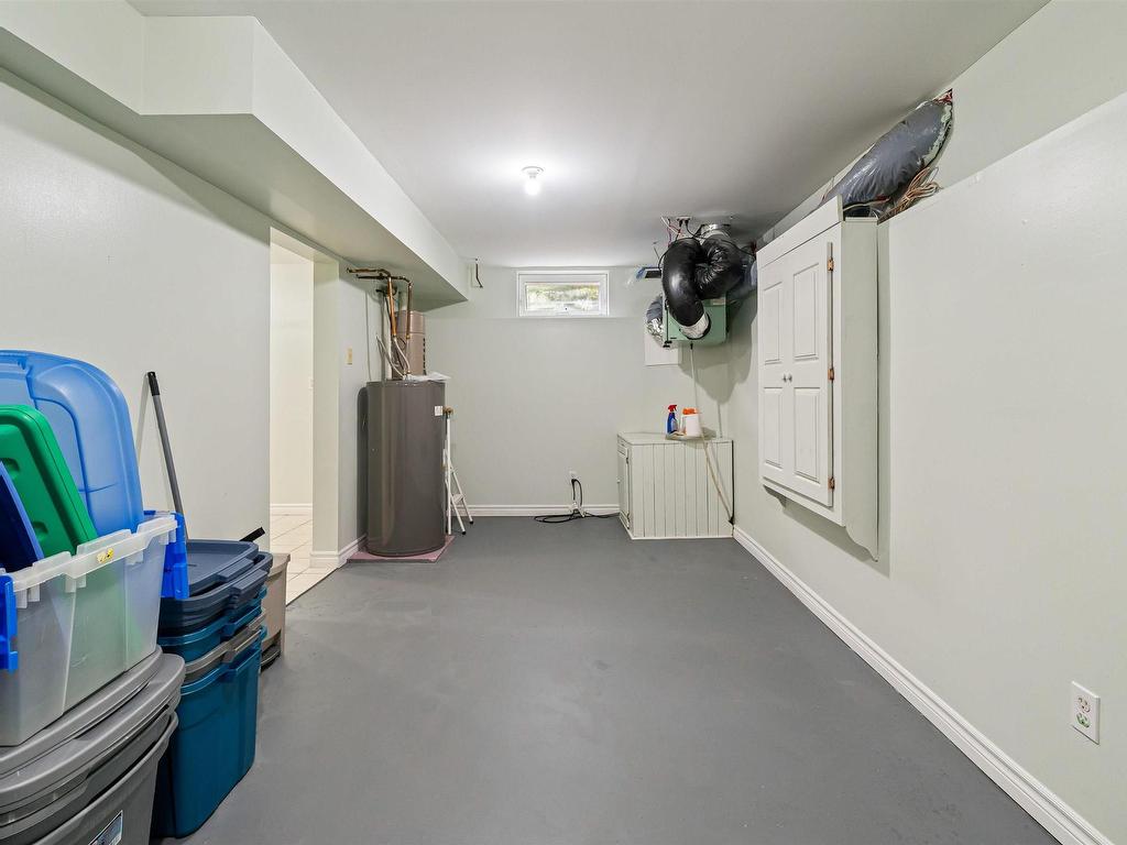 












60 Blue Forest Lane

,
Hammonds Plains,




NS
B4B 1L1

