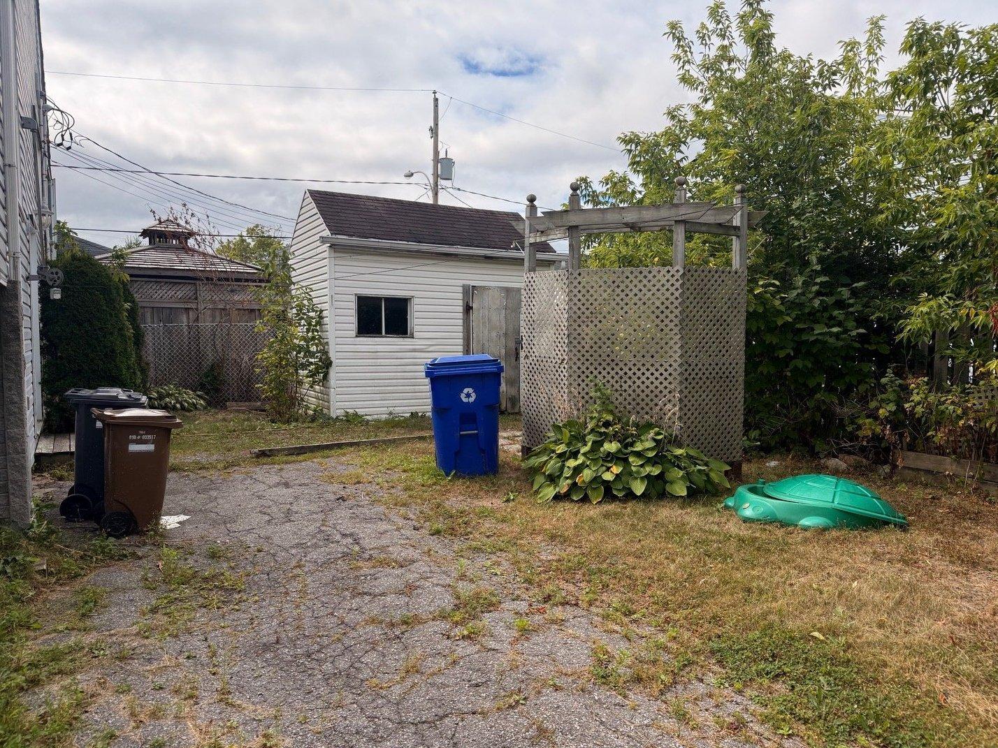 









44


Rue de Dubuisson

,
Gatineau (Gatineau),




QC
J8T5E1

