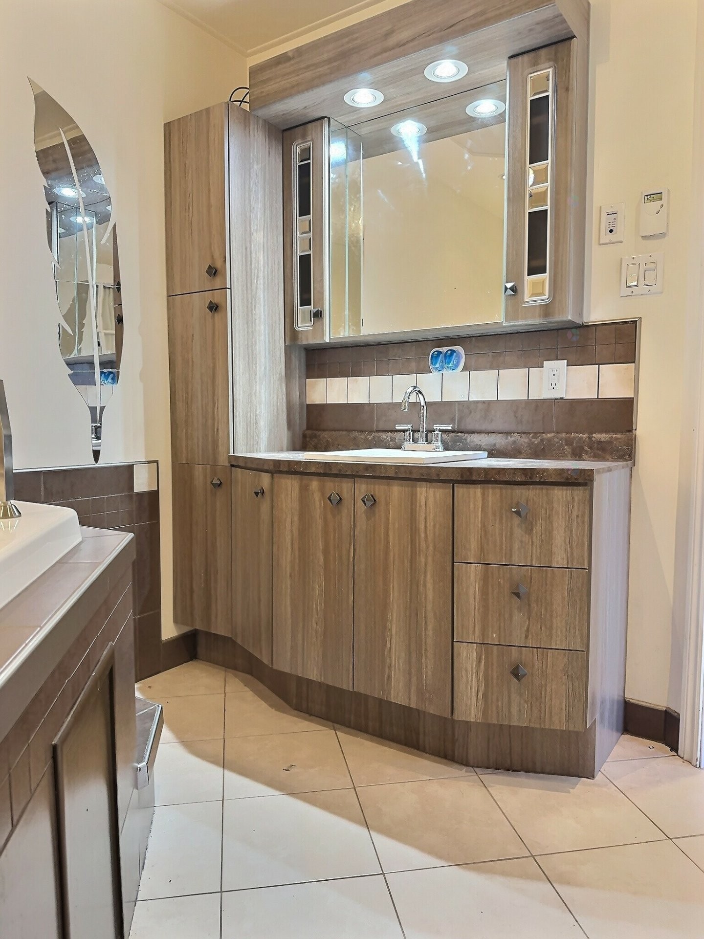 









15


Rue de la Montagne

,
Ville-Marie,




QC
J9V1G7


