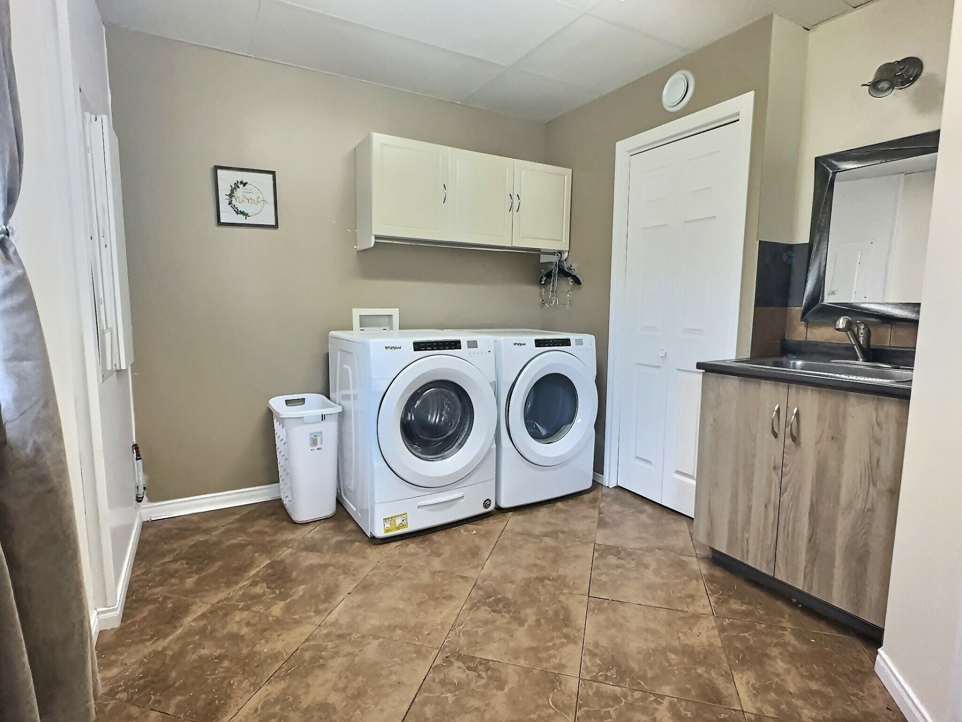 









15


Rue de la Montagne

,
Ville-Marie,




QC
J9V1G7

