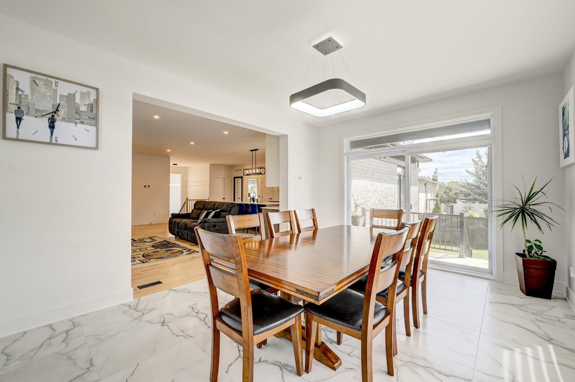 









5716


Rue Parizeau

,
Brossard,




QC
J4W1H7

