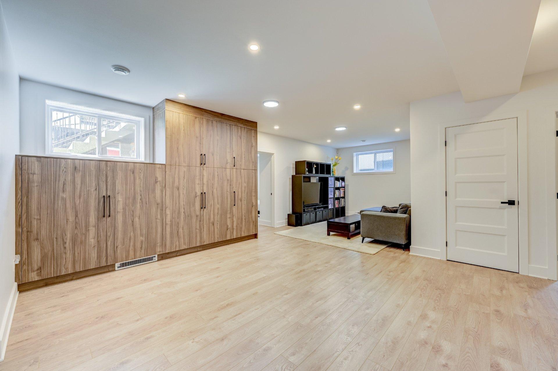 









5716


Rue Parizeau

,
Brossard,




QC
J4W1H7

