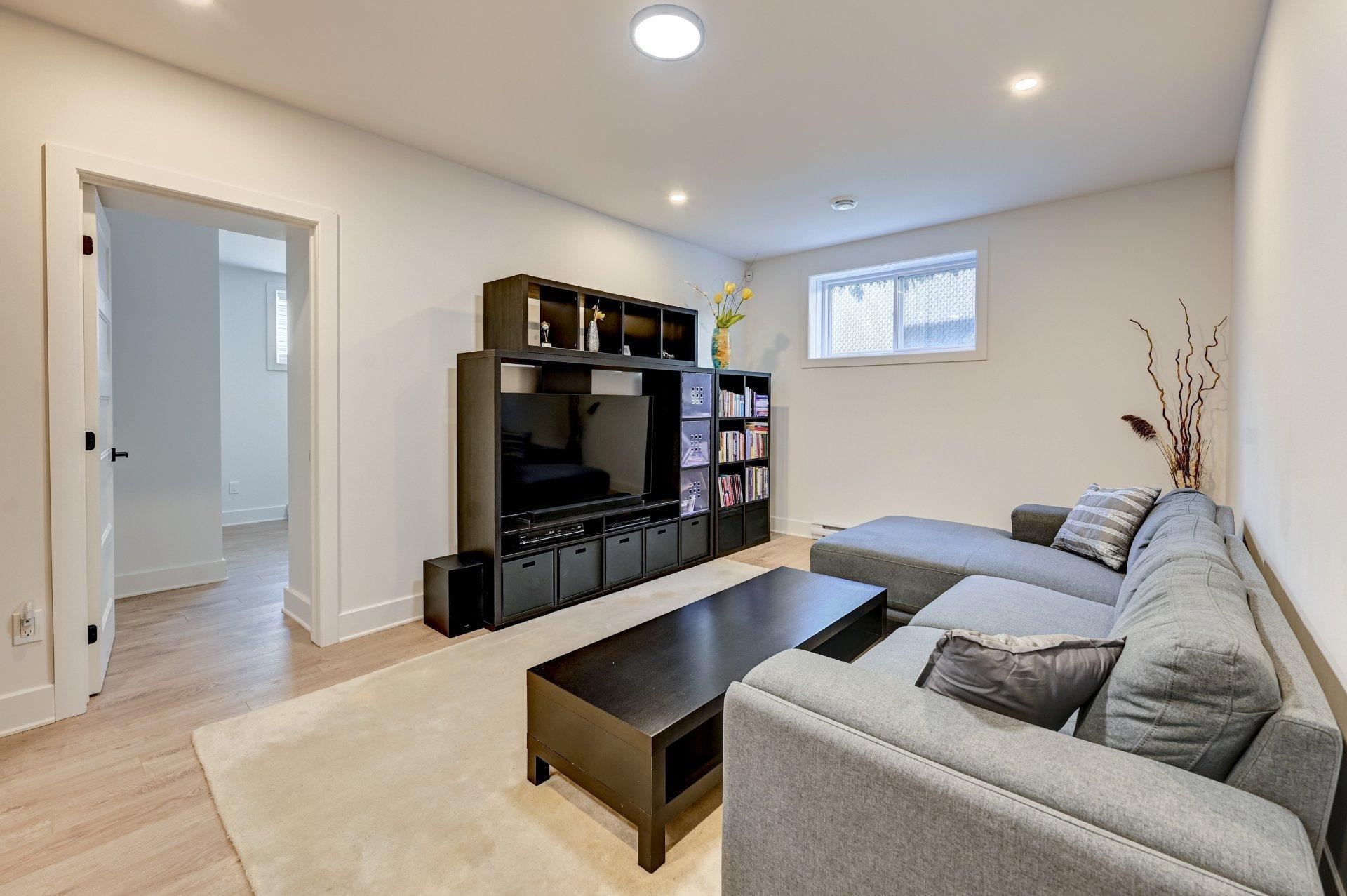









5716


Rue Parizeau

,
Brossard,




QC
J4W1H7

