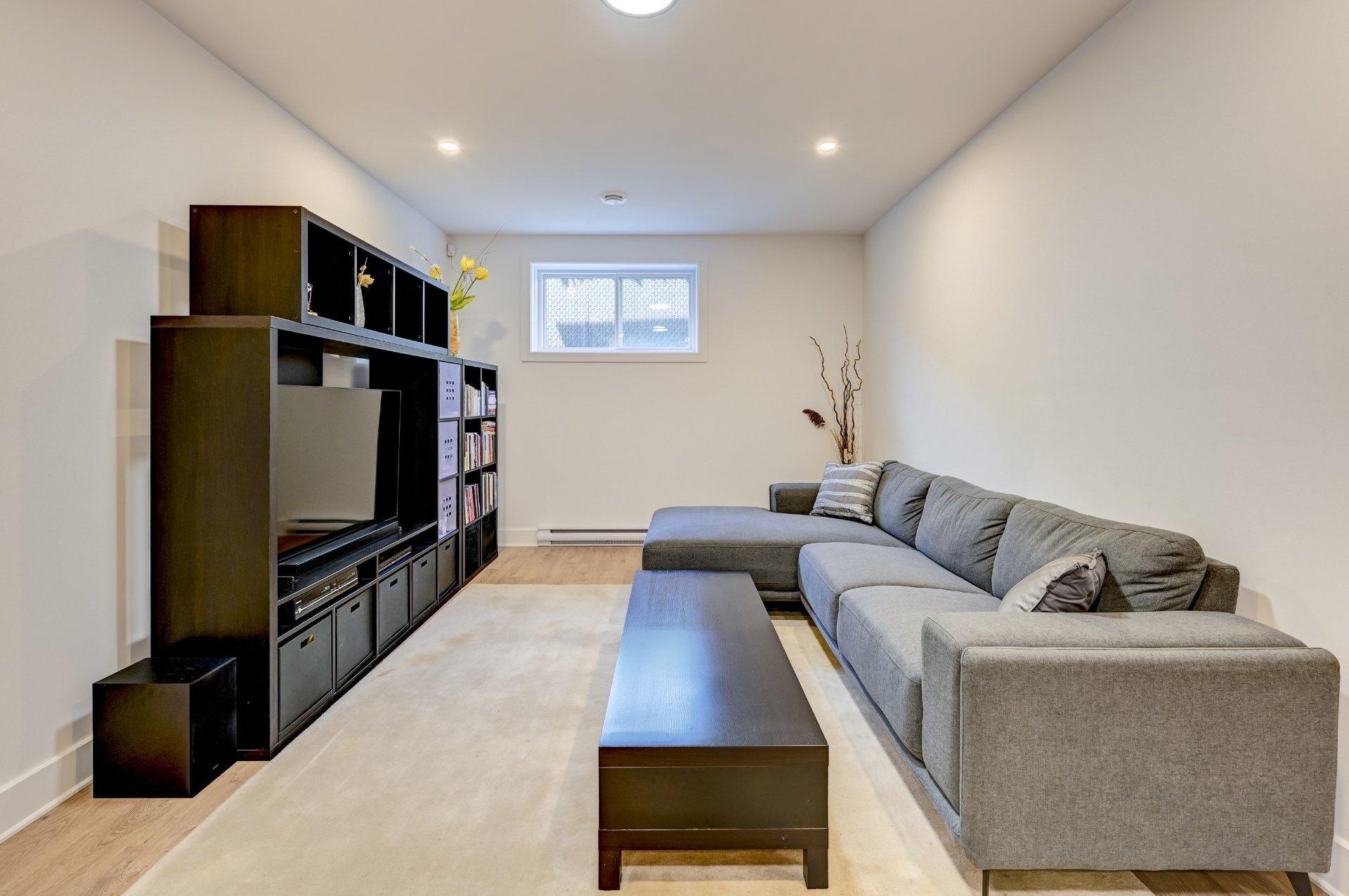 









5716


Rue Parizeau

,
Brossard,




QC
J4W1H7

