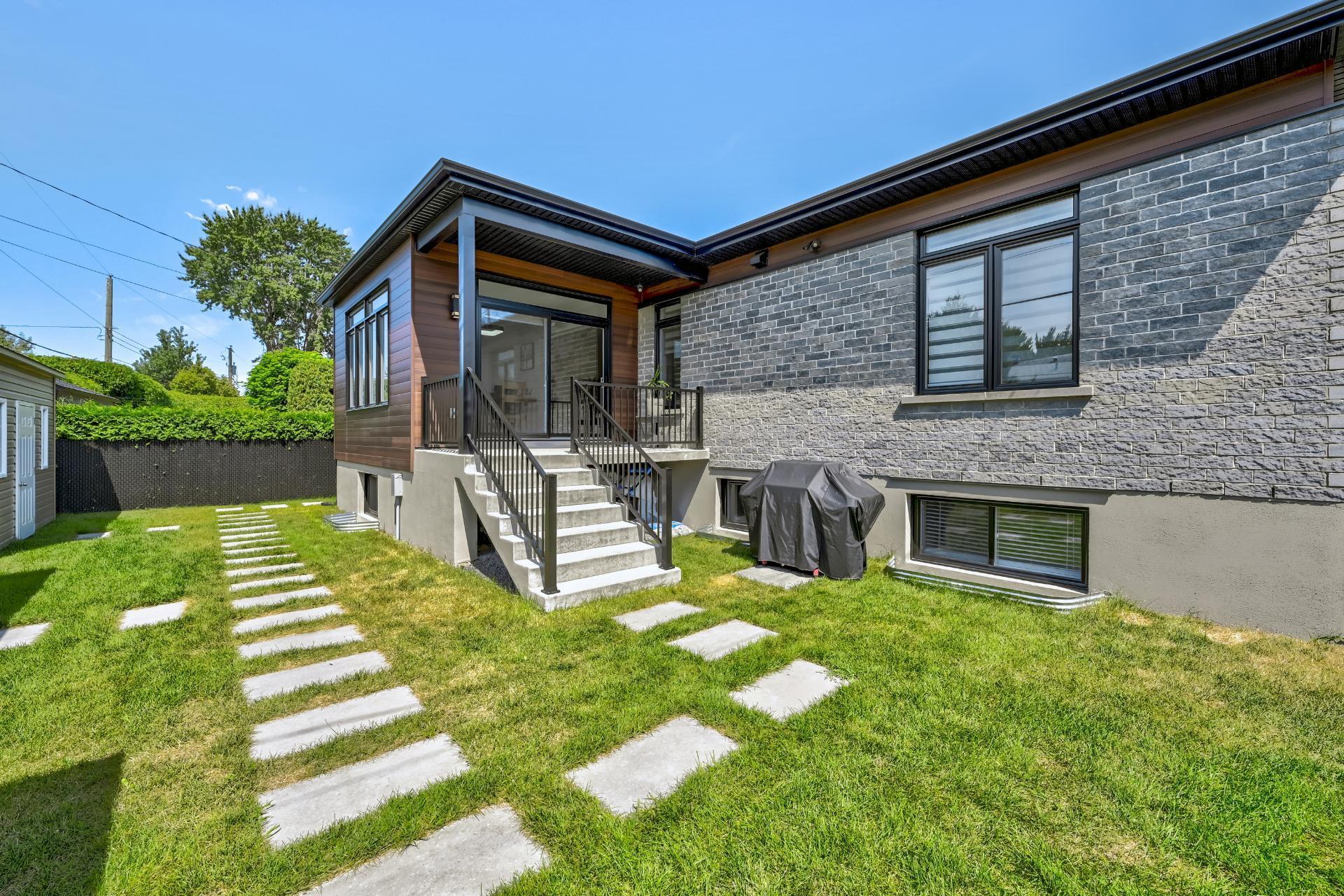 









5716


Rue Parizeau

,
Brossard,




QC
J4W1H7

