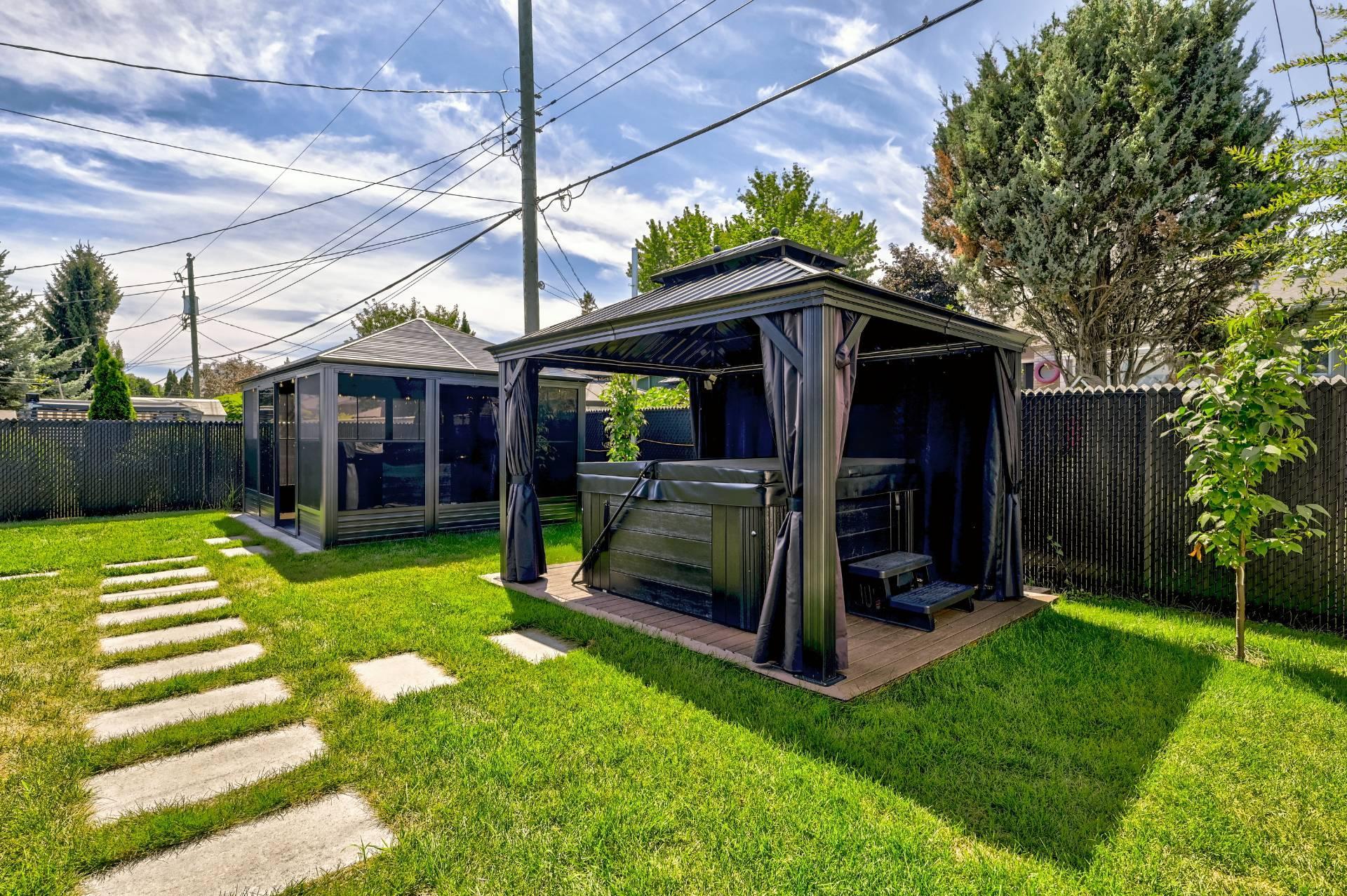 









5716


Rue Parizeau

,
Brossard,




QC
J4W1H7

