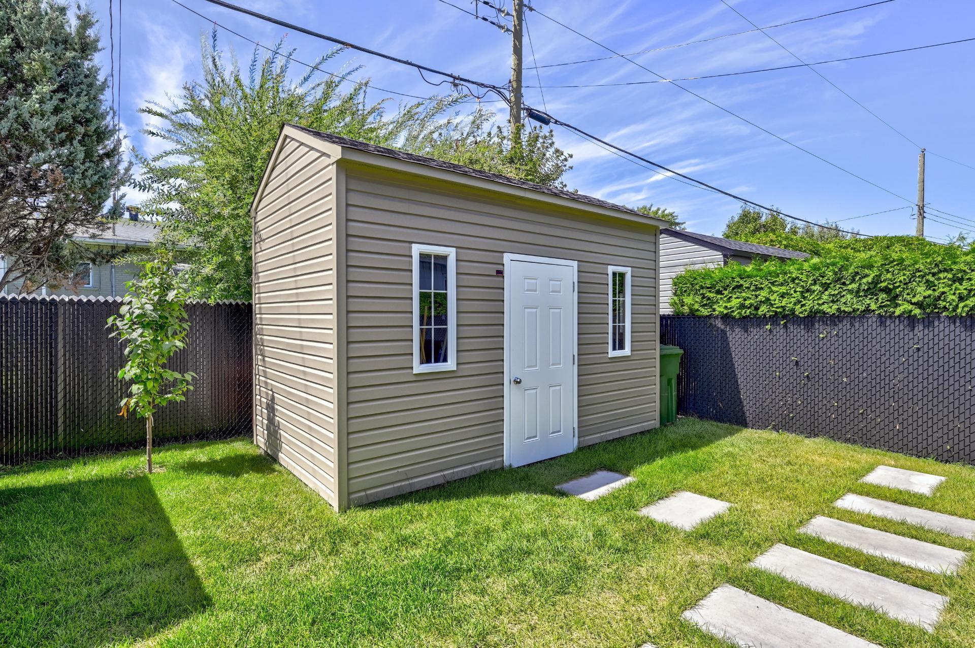 









5716


Rue Parizeau

,
Brossard,




QC
J4W1H7

