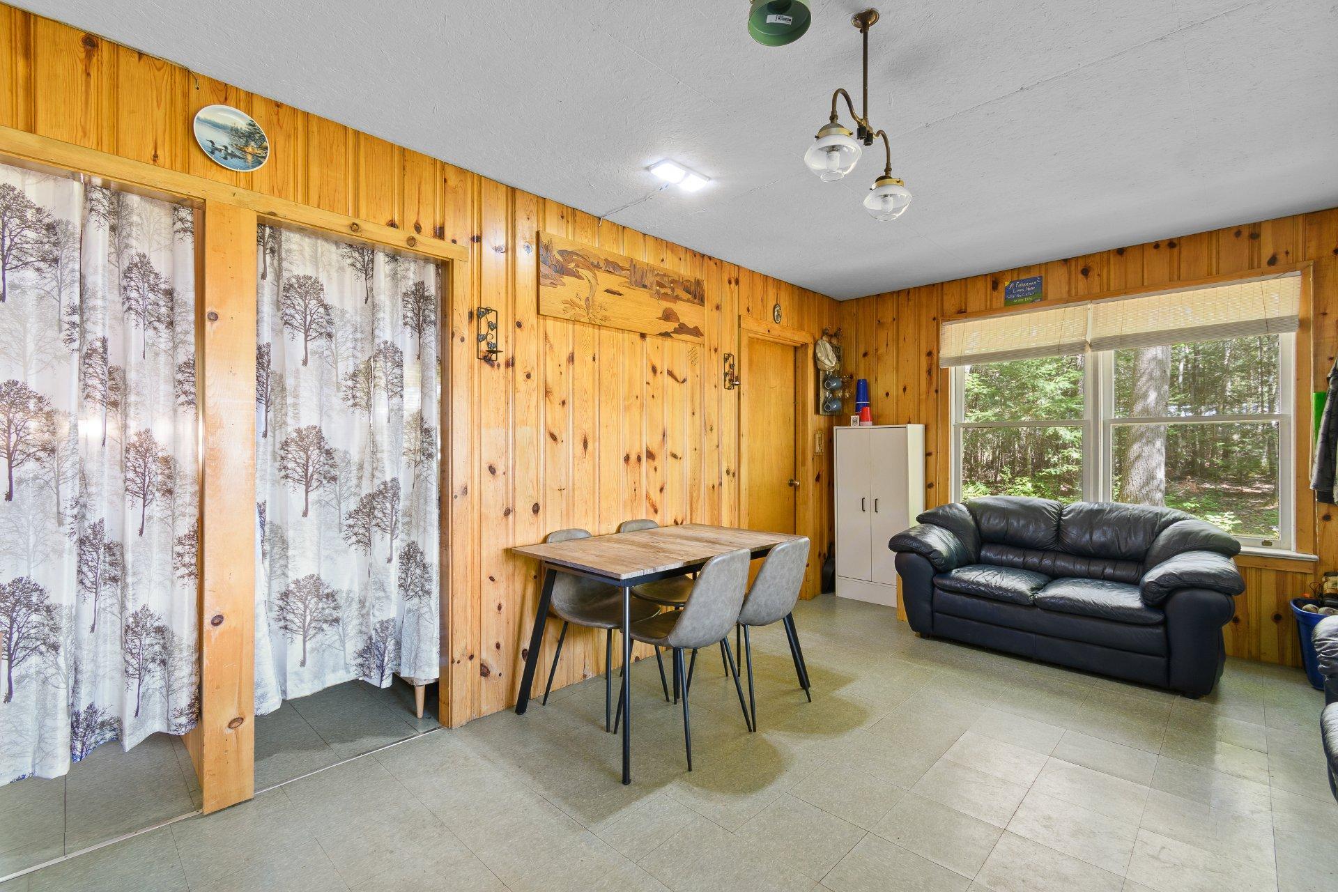 









1


Rue Non Disponible-Unavailable

,
Otter Lake,




QC
J0X2P0

