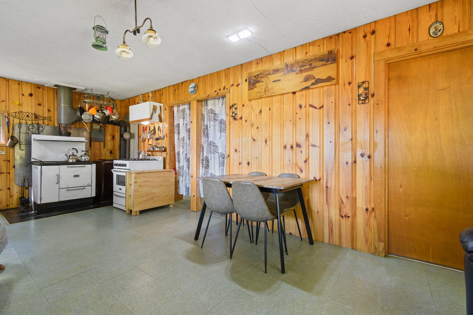 









1


Rue Non Disponible-Unavailable

,
Otter Lake,




QC
J0X2P0

