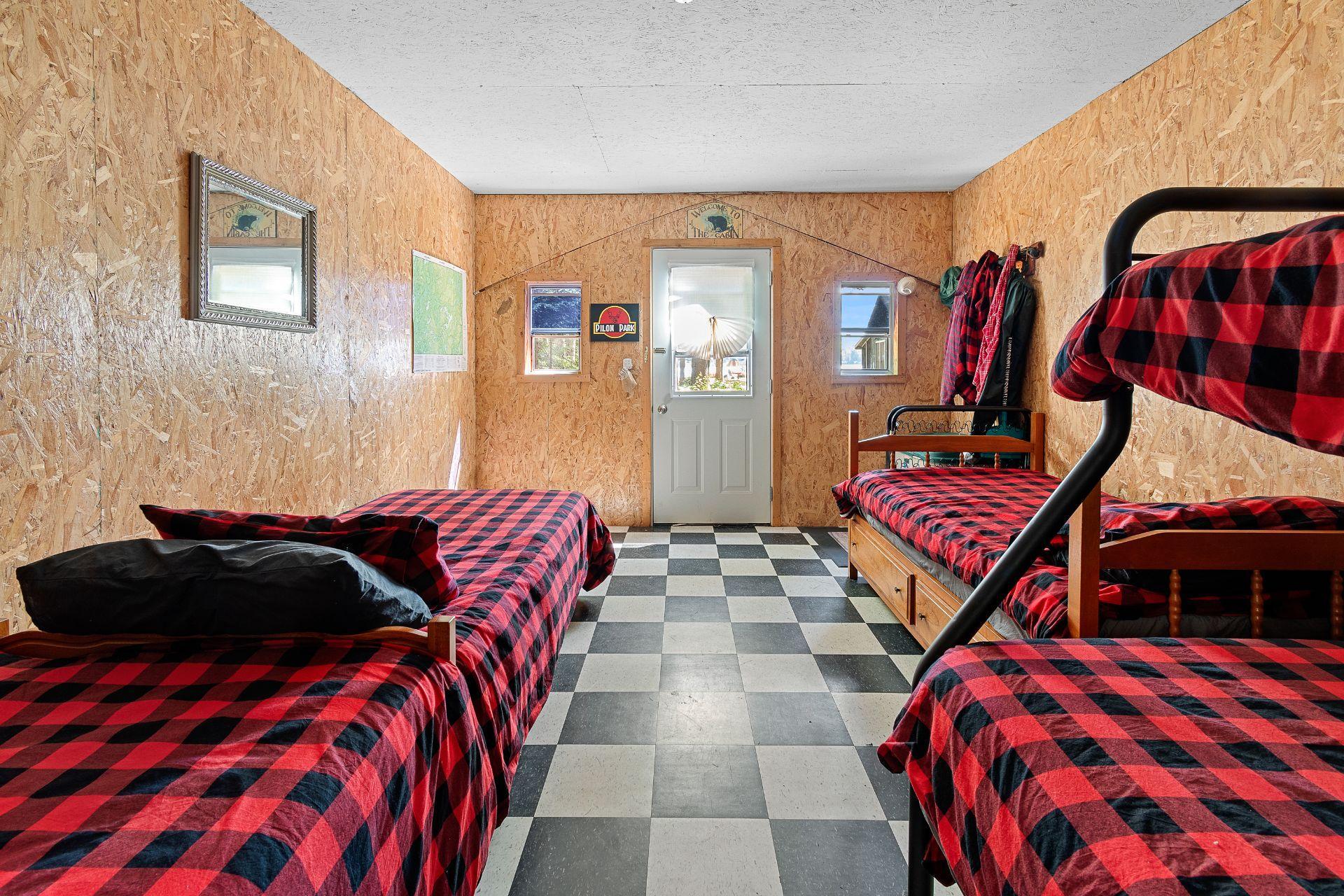 









1


Rue Non Disponible-Unavailable

,
Otter Lake,




QC
J0X2P0

