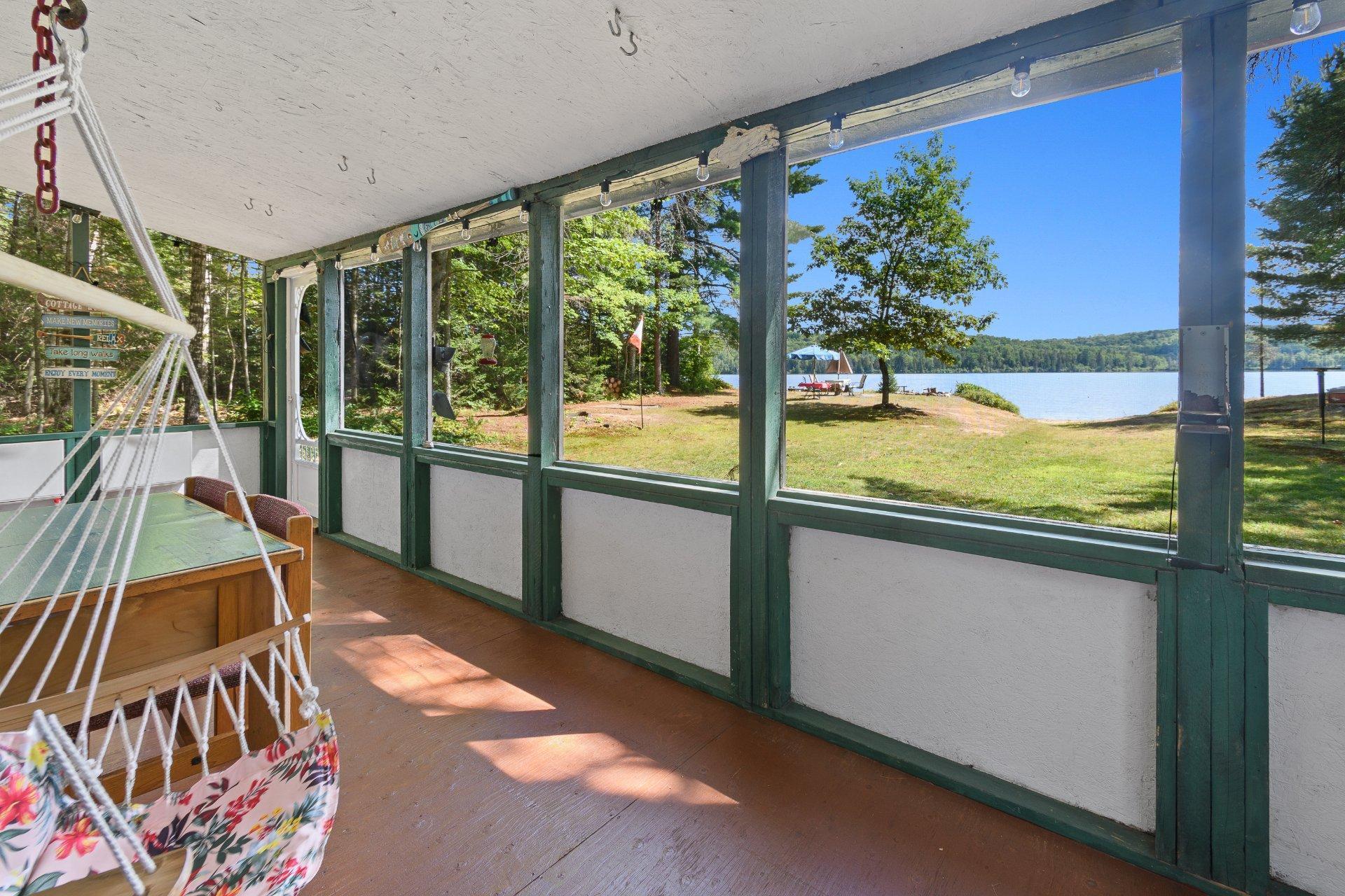 









1


Rue Non Disponible-Unavailable

,
Otter Lake,




QC
J0X2P0

