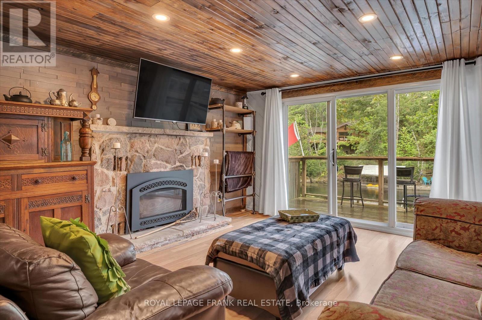 












3571 HARBOUR POINT LANE

,
Selwyn,




Ontario
K0L2H0

