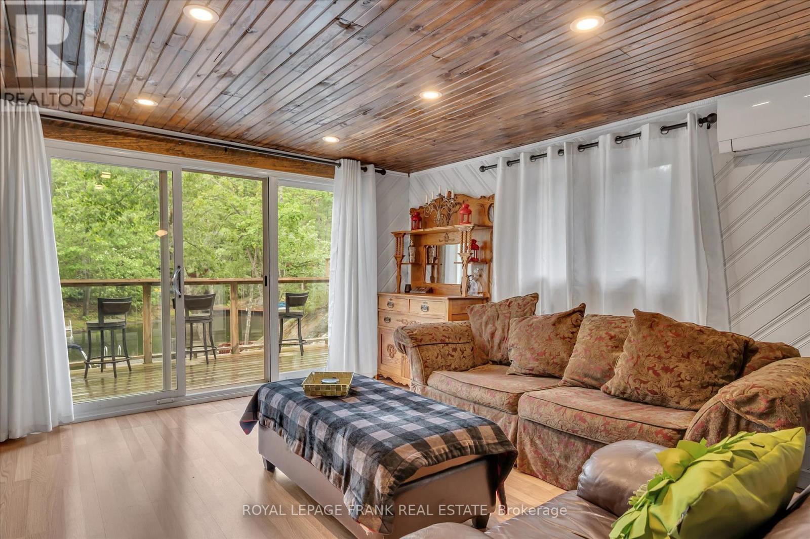 












3571 HARBOUR POINT LANE

,
Selwyn,




Ontario
K0L2H0

