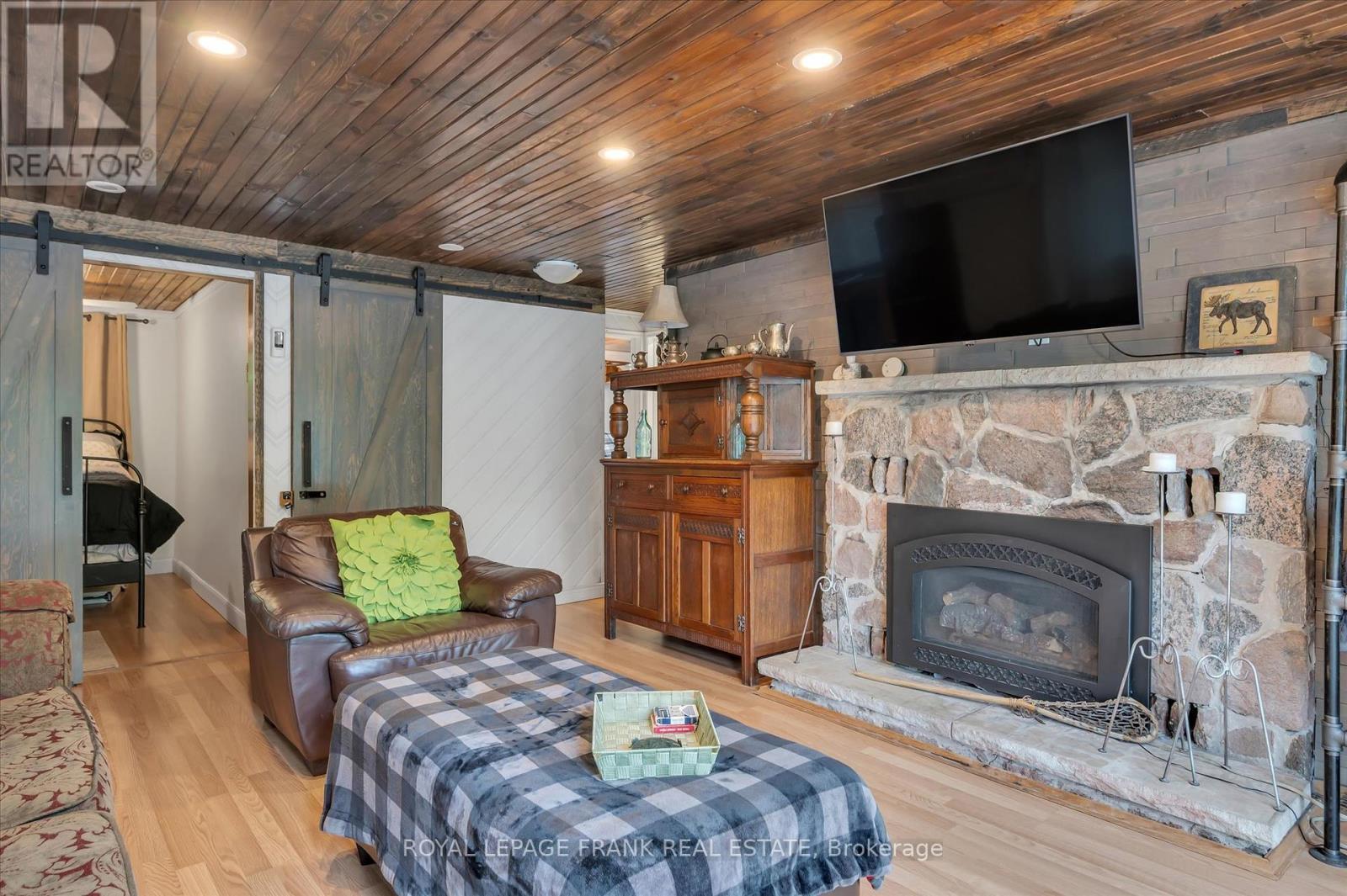 












3571 HARBOUR POINT LANE

,
Selwyn,




Ontario
K0L2H0

